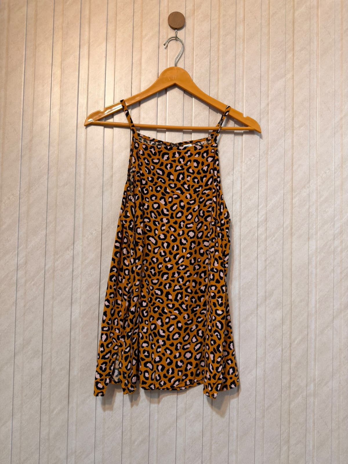 Chest 20  Lenght 27  Fabric Linen Modern Sleeveless Top