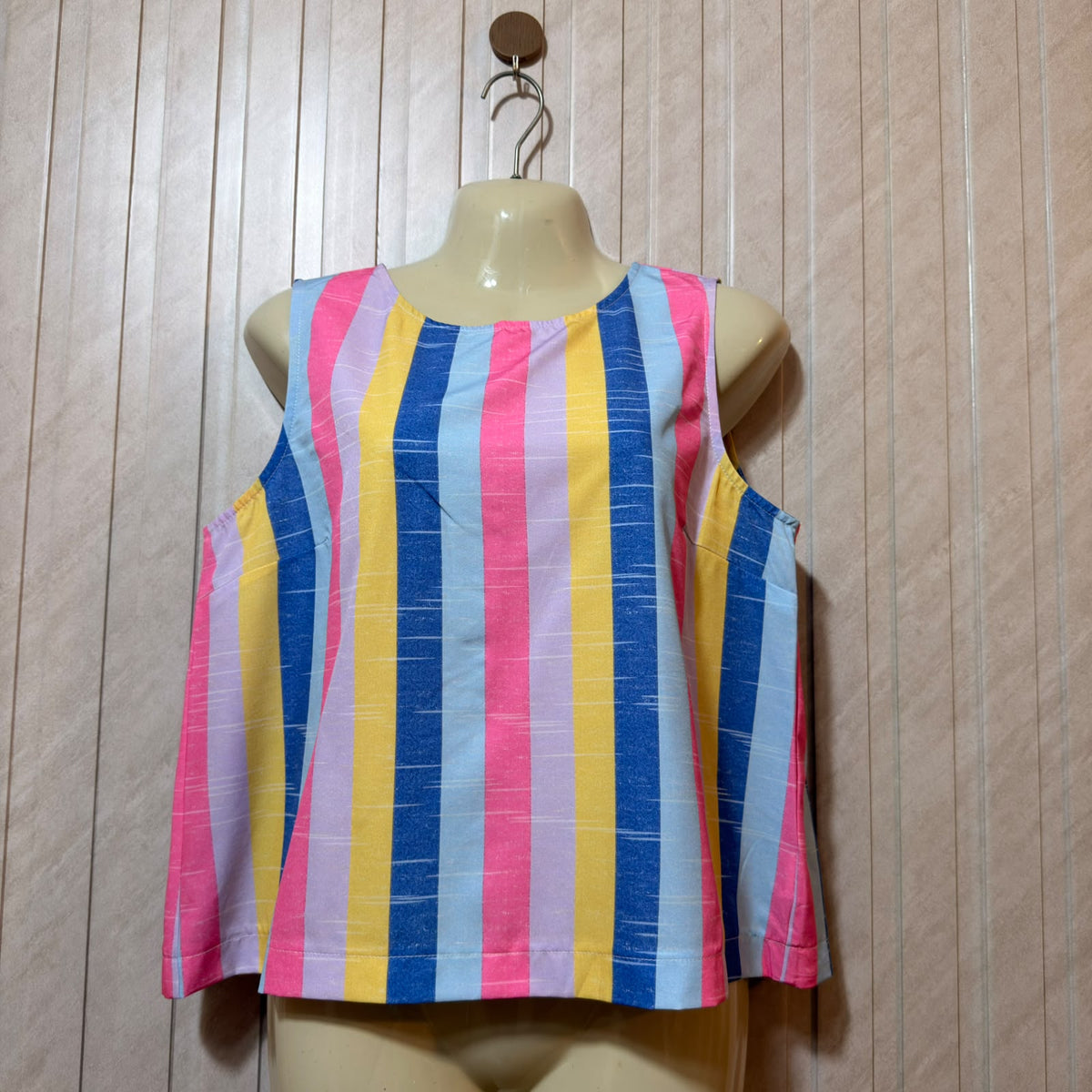 Chest 20  Length 20  Fabric Silk Fashionable Women’s Western Crop Top