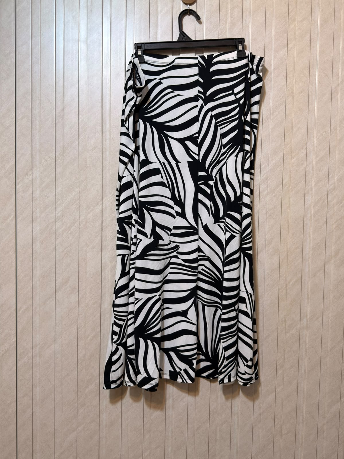 Waist 46  Length 35  Fabric Silk Jersey Premium Quality Branded Skirt for Women