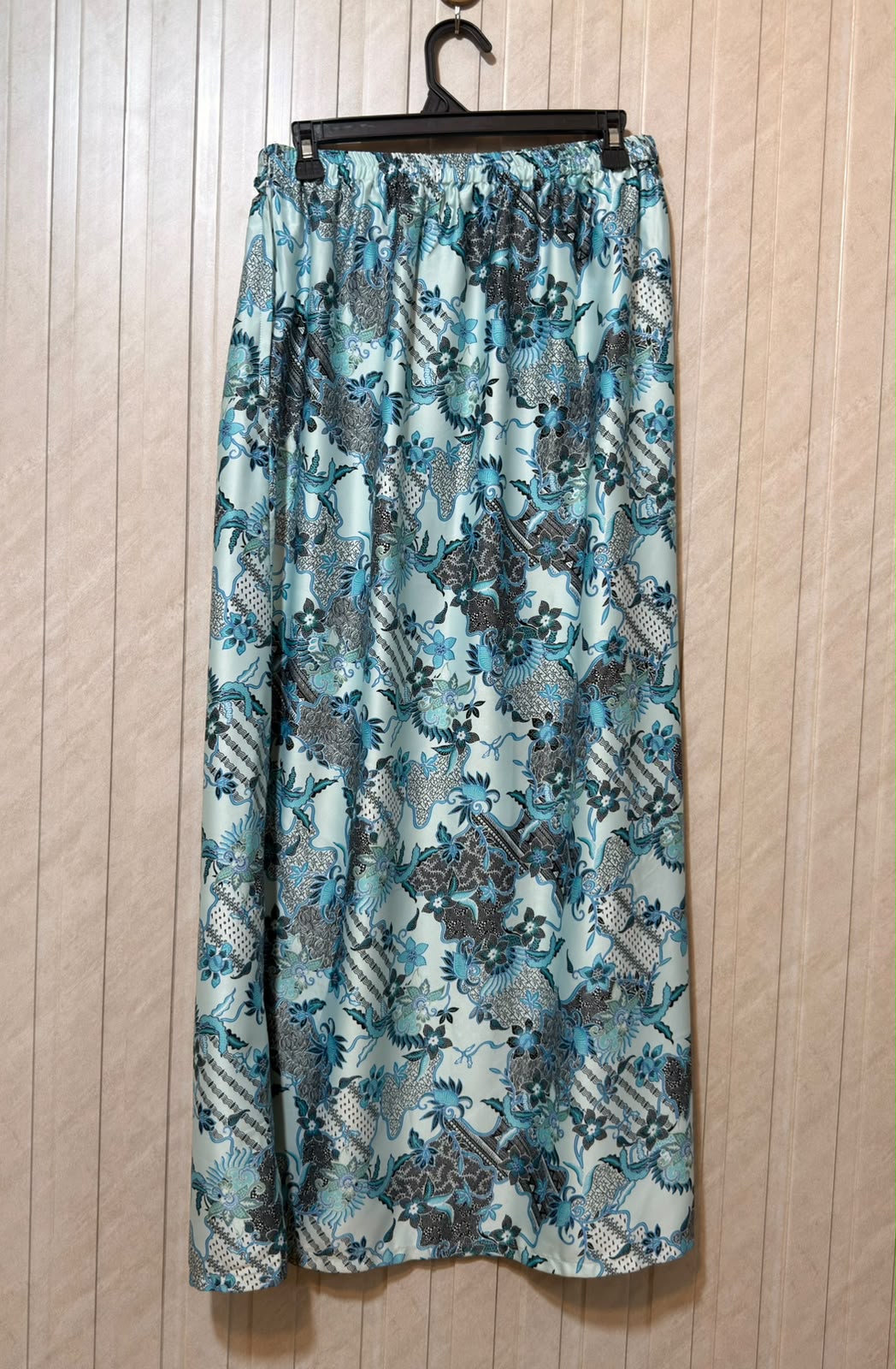 Waist 34  Length 40  Fabric Silk Modern Western Women’s Skirt