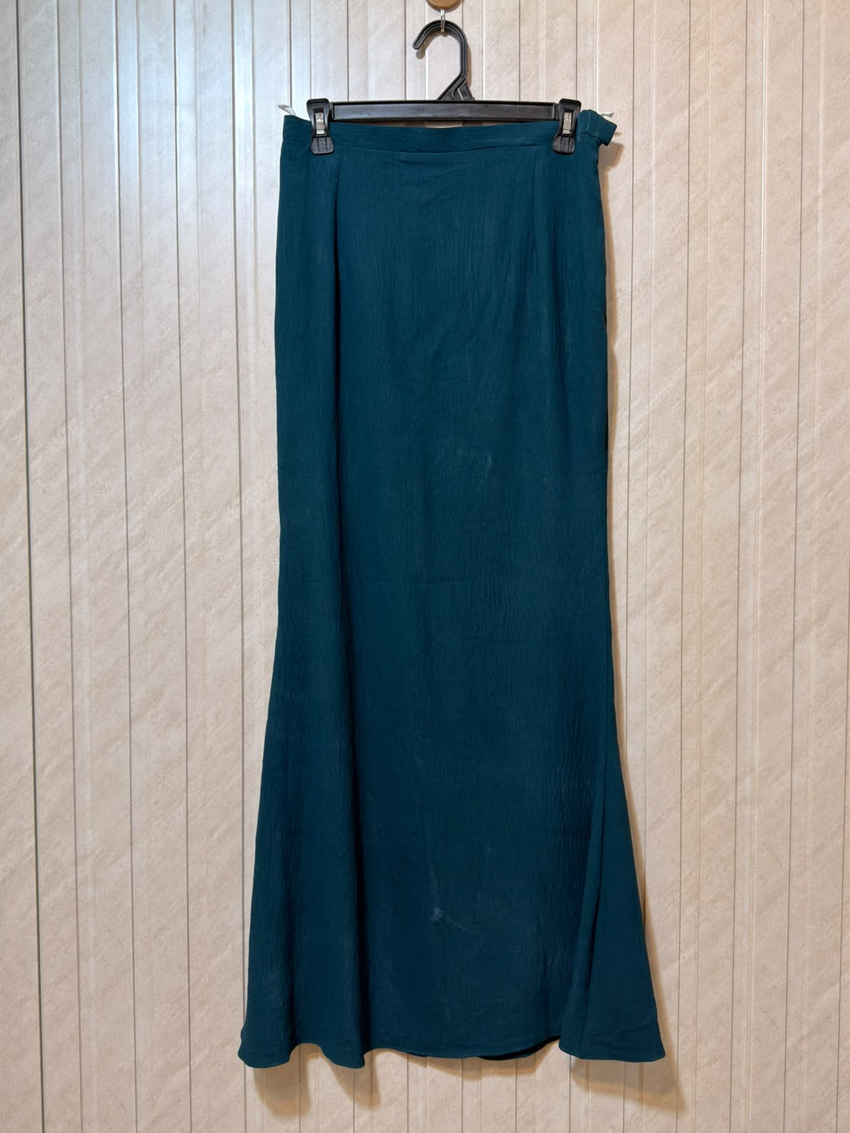 Waist 30  Length 41  Fabric Silk Premium Women’s Fashion Skirt