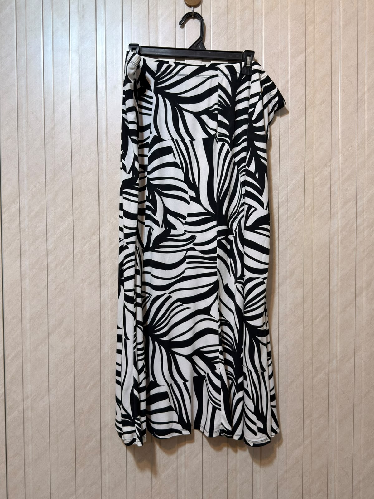 Waist 46  Length 35  Fabric Silk Jersey Premium Quality Branded Skirt for Women