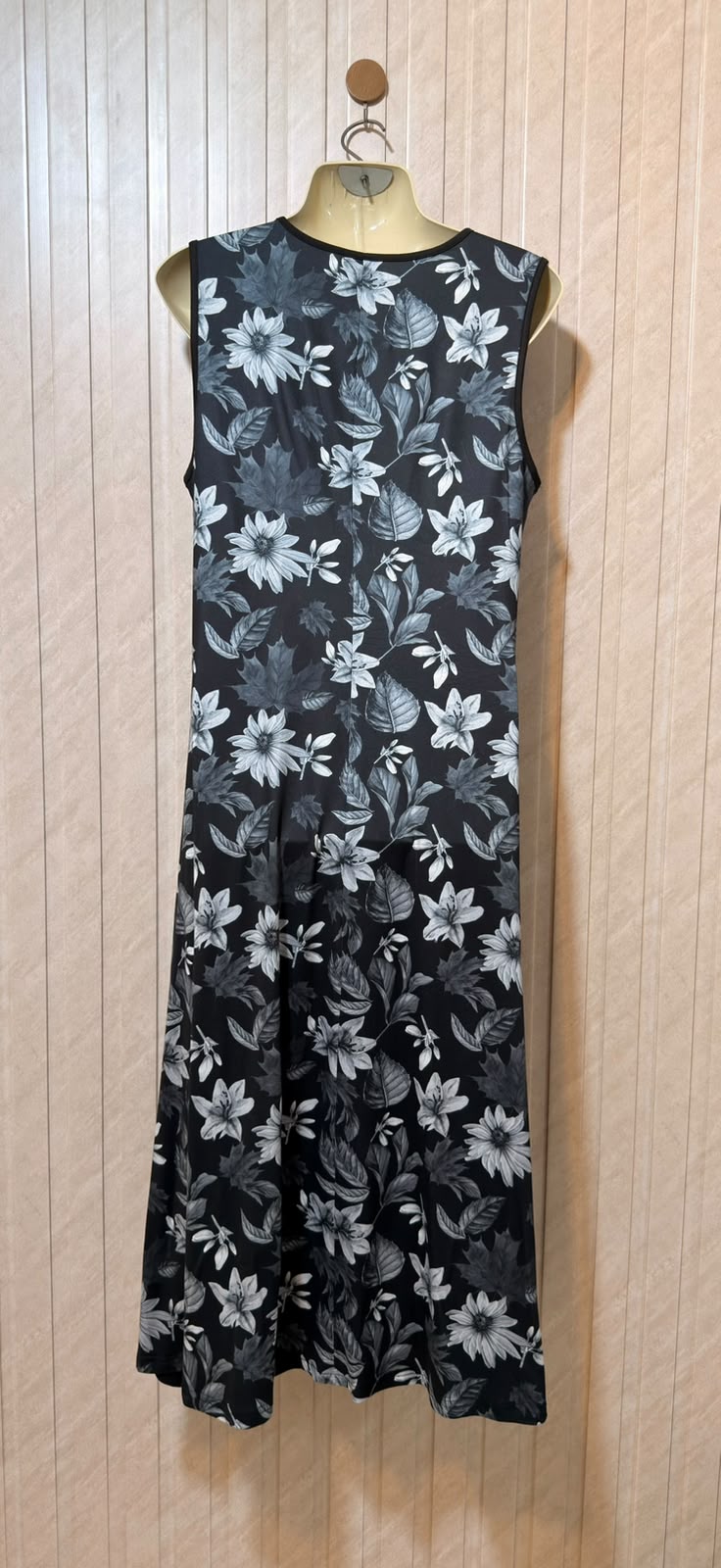 Chest 21  Length 48  Fabric Silk Jersey Graceful Women’s Full-Length Maxi Dress