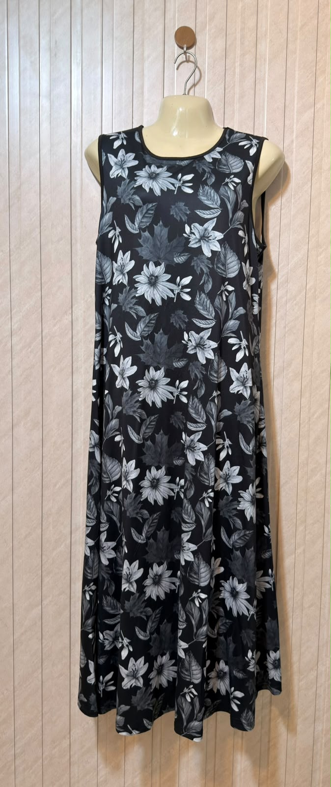 Chest 21  Length 48  Fabric Silk Jersey Graceful Women’s Full-Length Maxi Dress