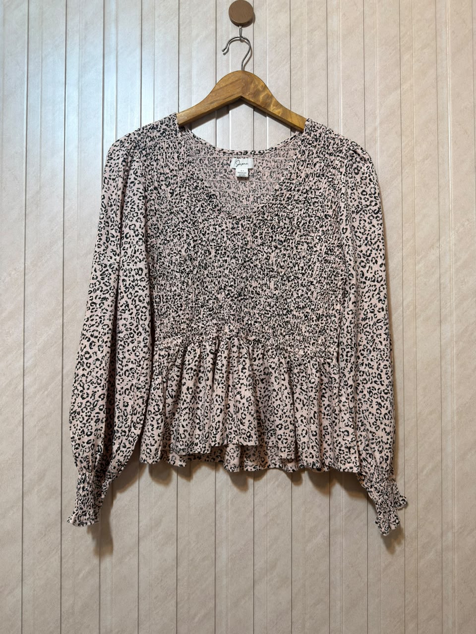Chest 19  Length 22  Fabric Linen Women’s Contemporary Full Sleeve Top