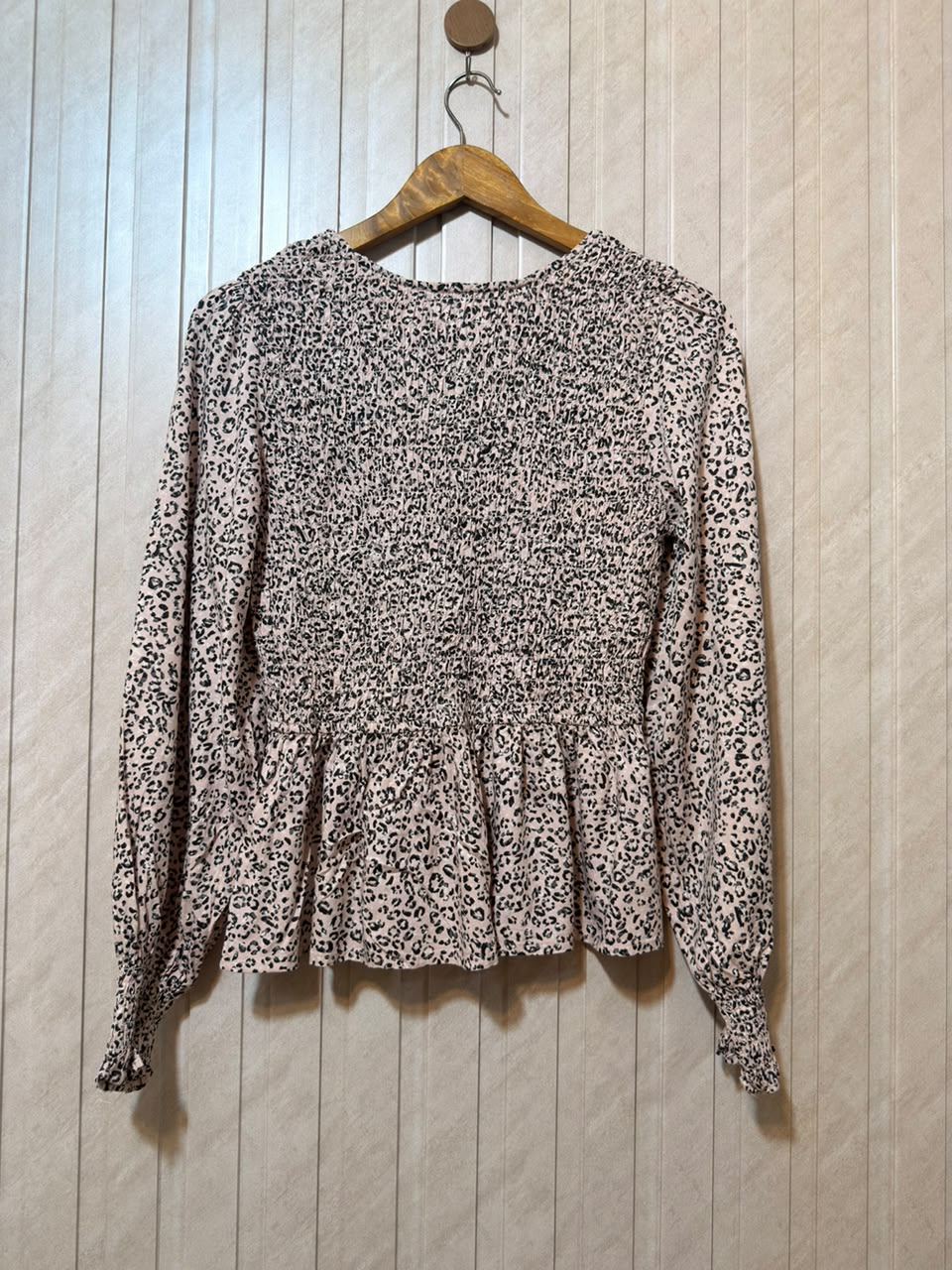 Chest 19  Length 22  Fabric Linen Women’s Contemporary Full Sleeve Top