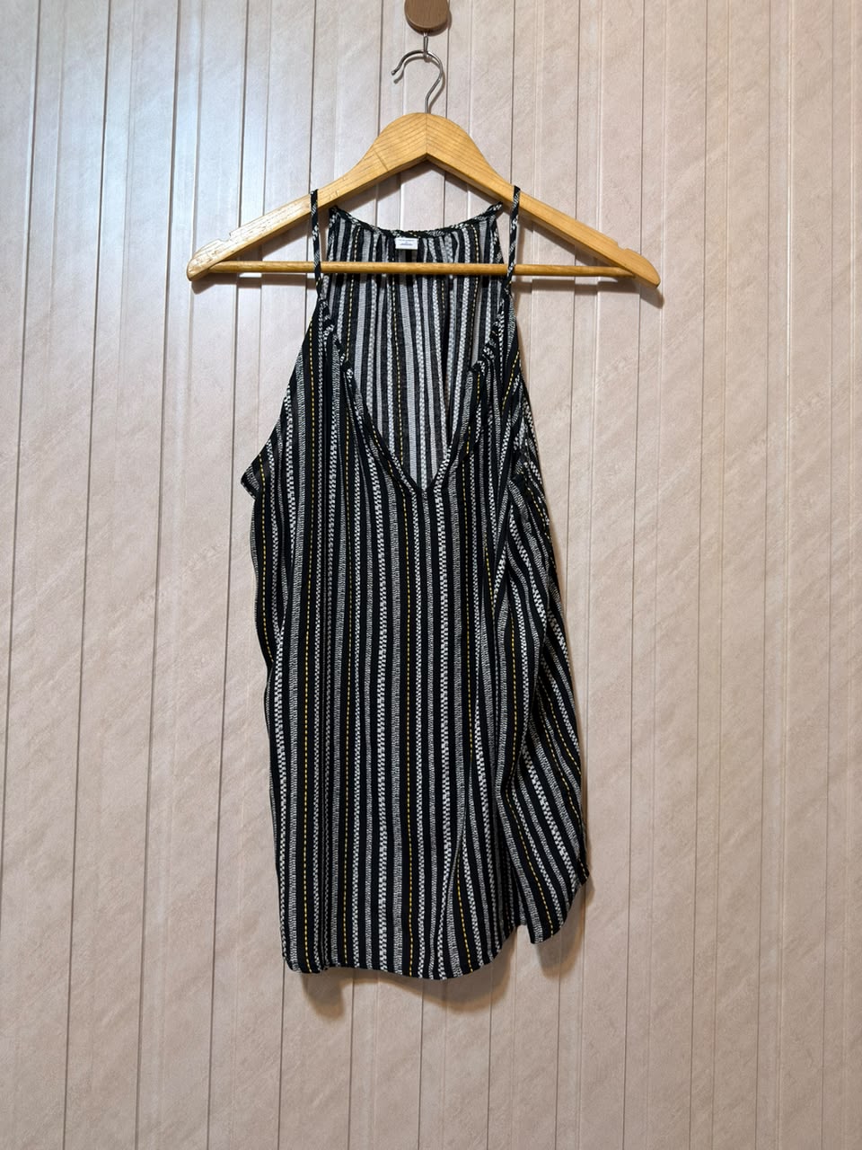 Chest 20  Length 26  Fabric Linen Western Sleeveless Top