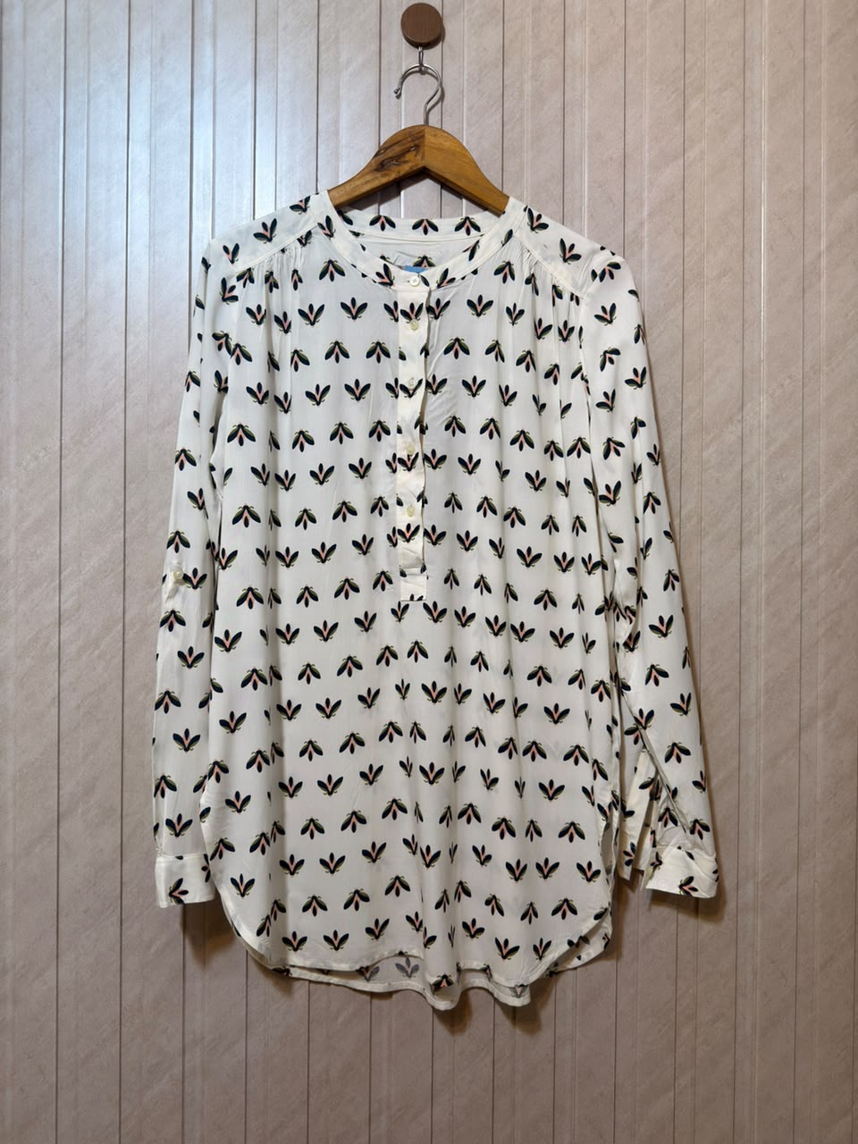 Chest 22  Length 30  Fabric Linen Women’s Essential Full Sleeve Top
