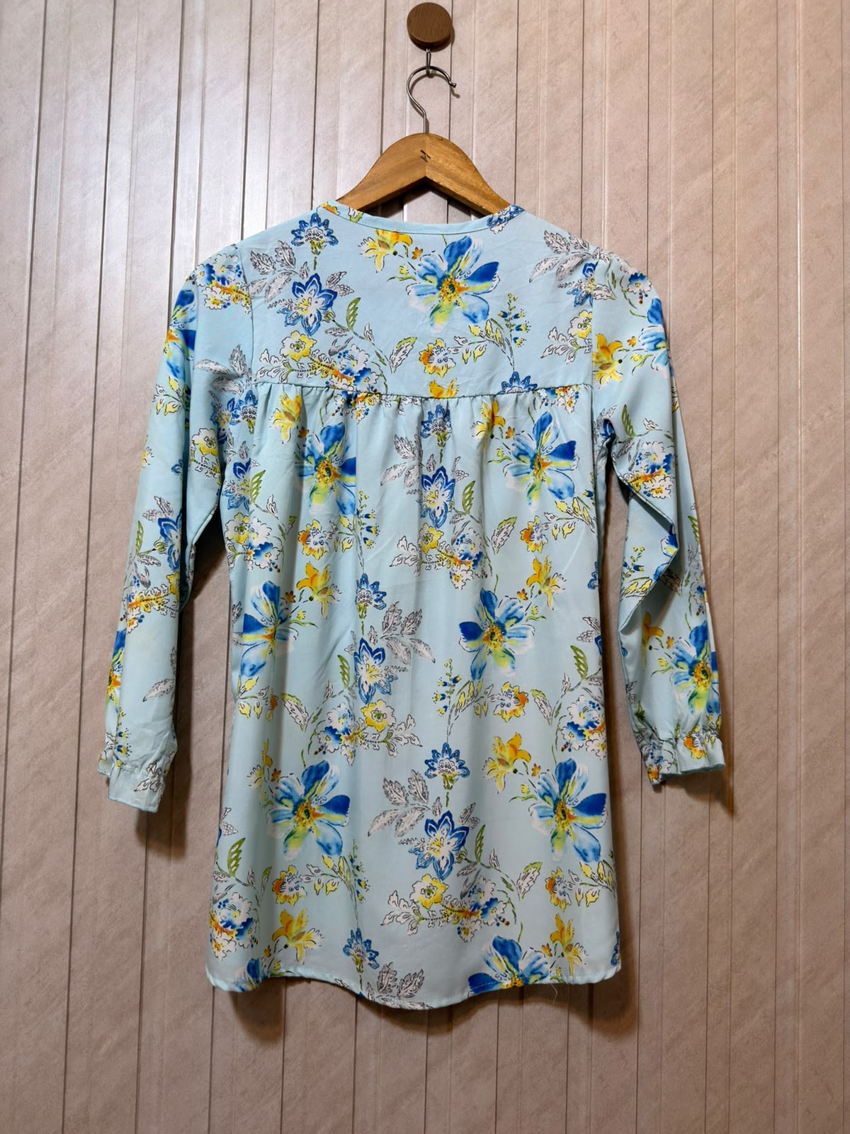 Chest 16 Lenght 27 Fabric silk Women’s Modern Classic Full Sleeve Top