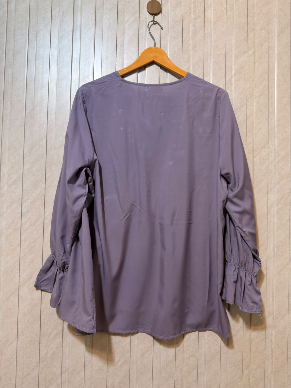 Chest 22  Lenght 27  Fabric Silk Women’s Modern Essential Full Sleeve Top