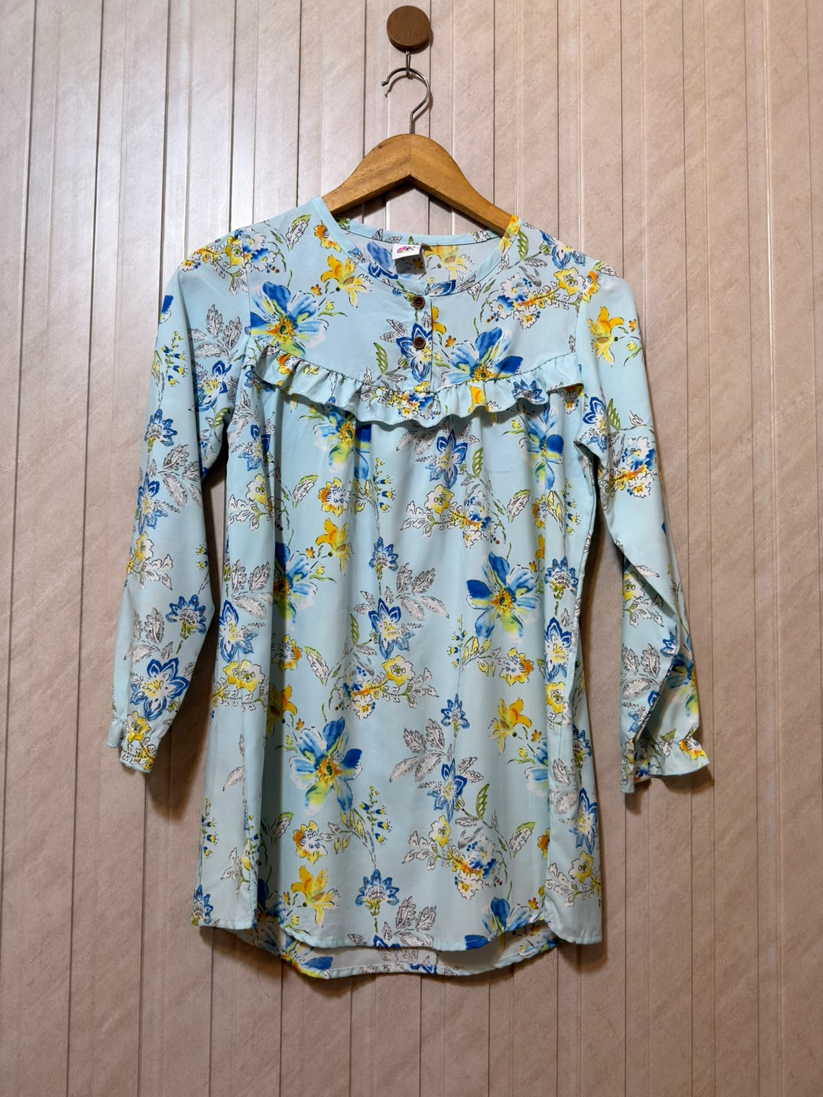 Chest 16 Lenght 27 Fabric silk Women’s Modern Classic Full Sleeve Top