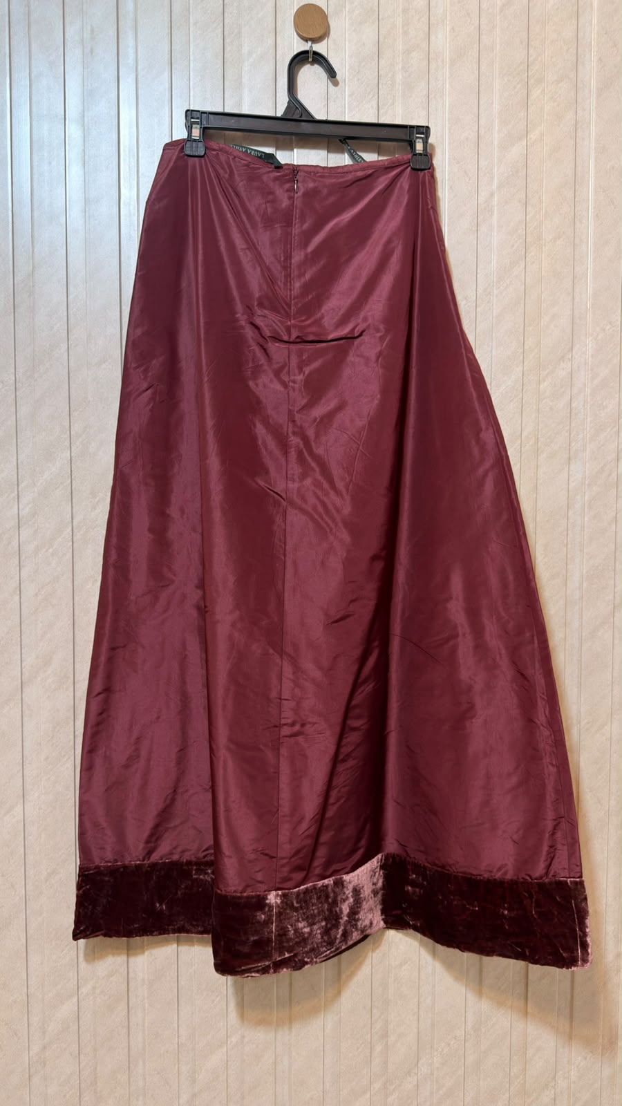 Waist 26  Length 38  Fabric Silk Women’s Modern Fashion Skirt