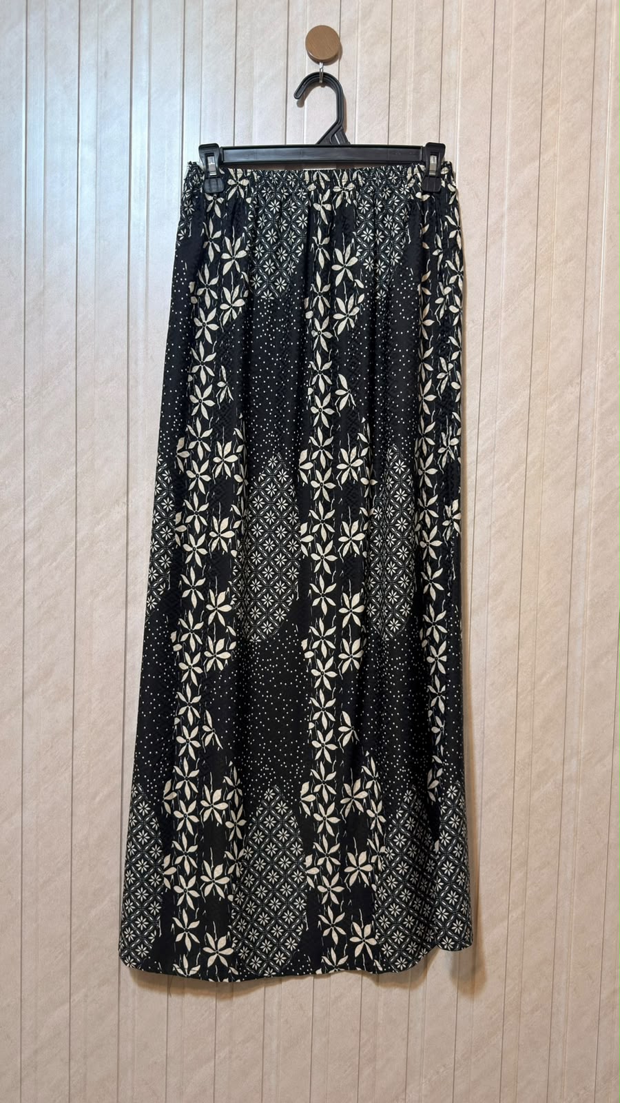 Waist 28  Length 39  Fabric Silk Women’s Premium Fashion Skirt