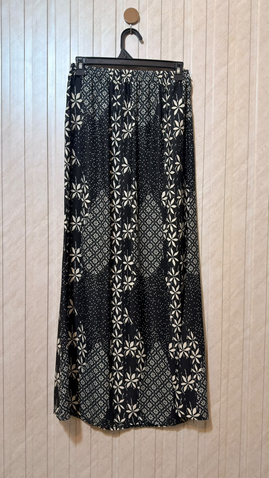 Waist 28  Length 39  Fabric Silk Women’s Premium Fashion Skirt