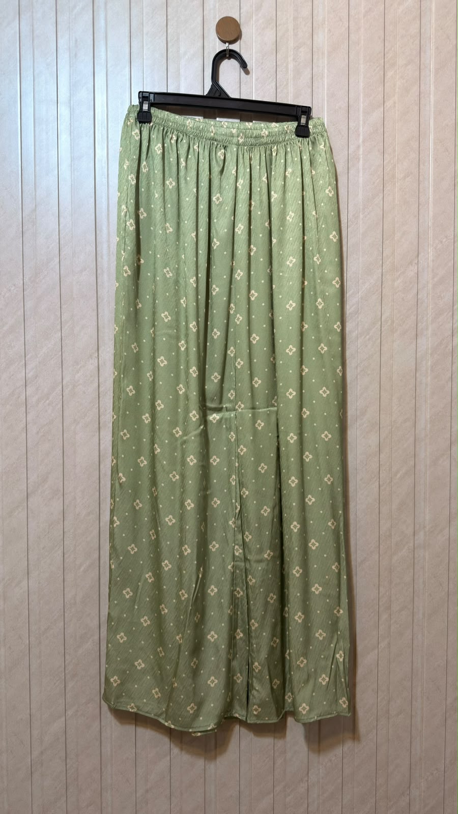 Waist 34  Length 41  Fabric Silk Women’s Fashion Skirt