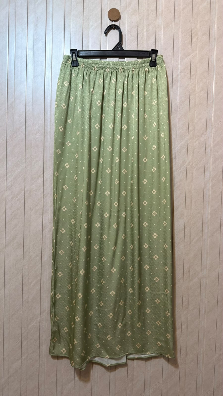 Waist 34  Length 41  Fabric Silk Women’s Fashion Skirt