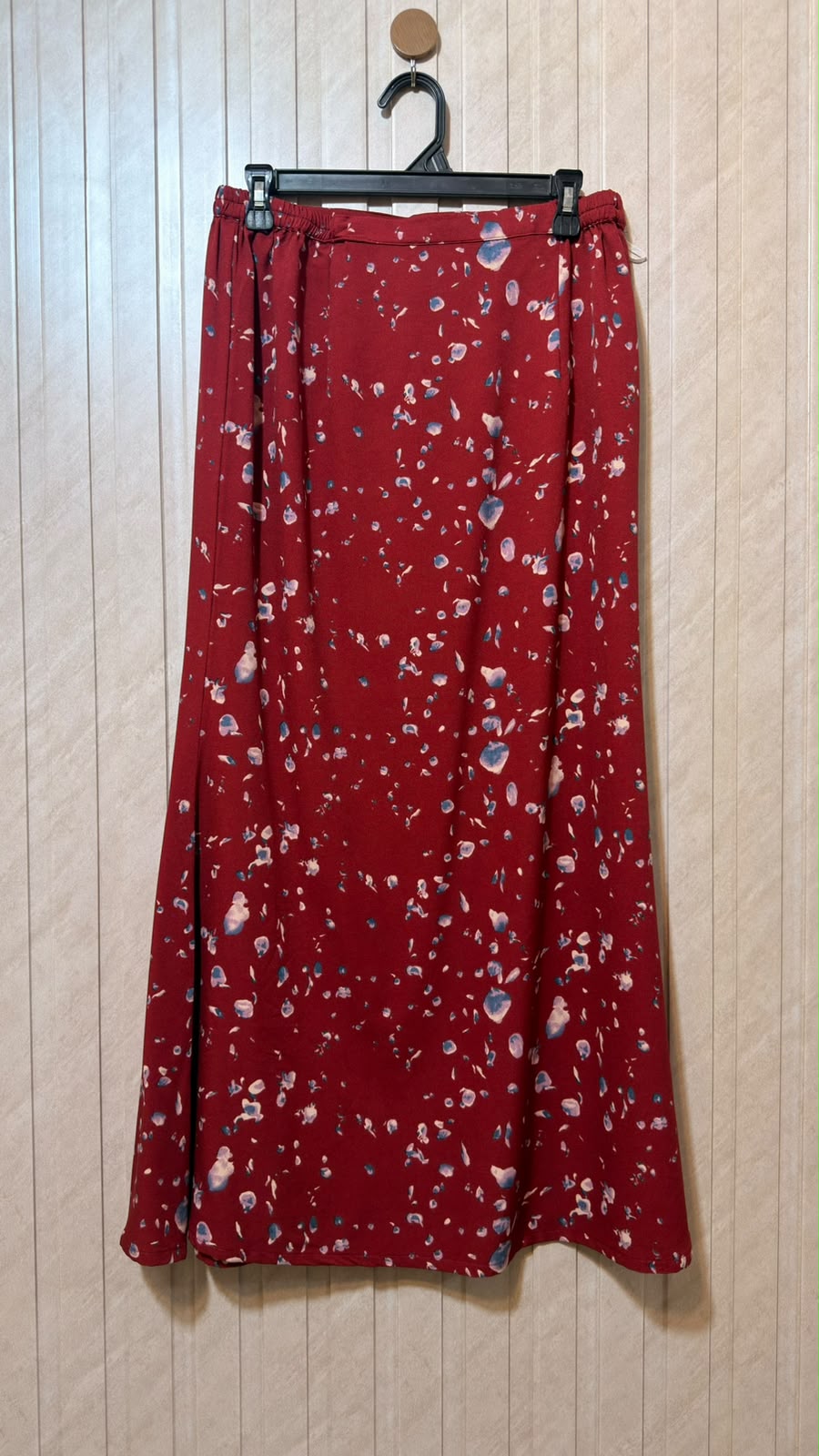 Waist 32  Length 38  Fabric Rayon Women’s Signature Skirt