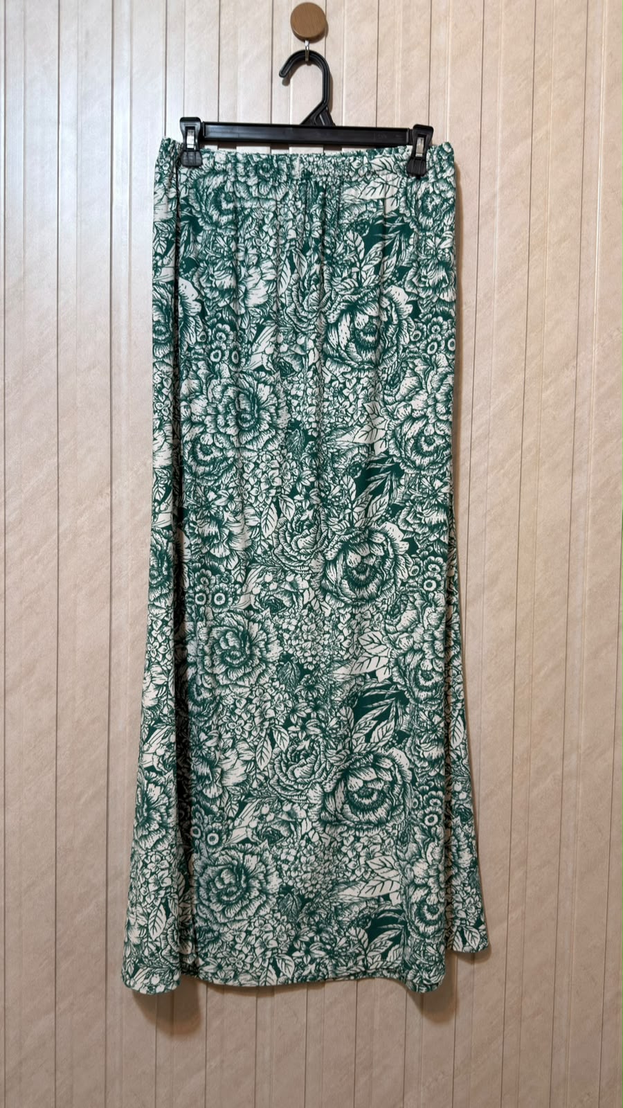Waist 34  Length 40  Fabric Silk Jersey Women’s Classic Skirt