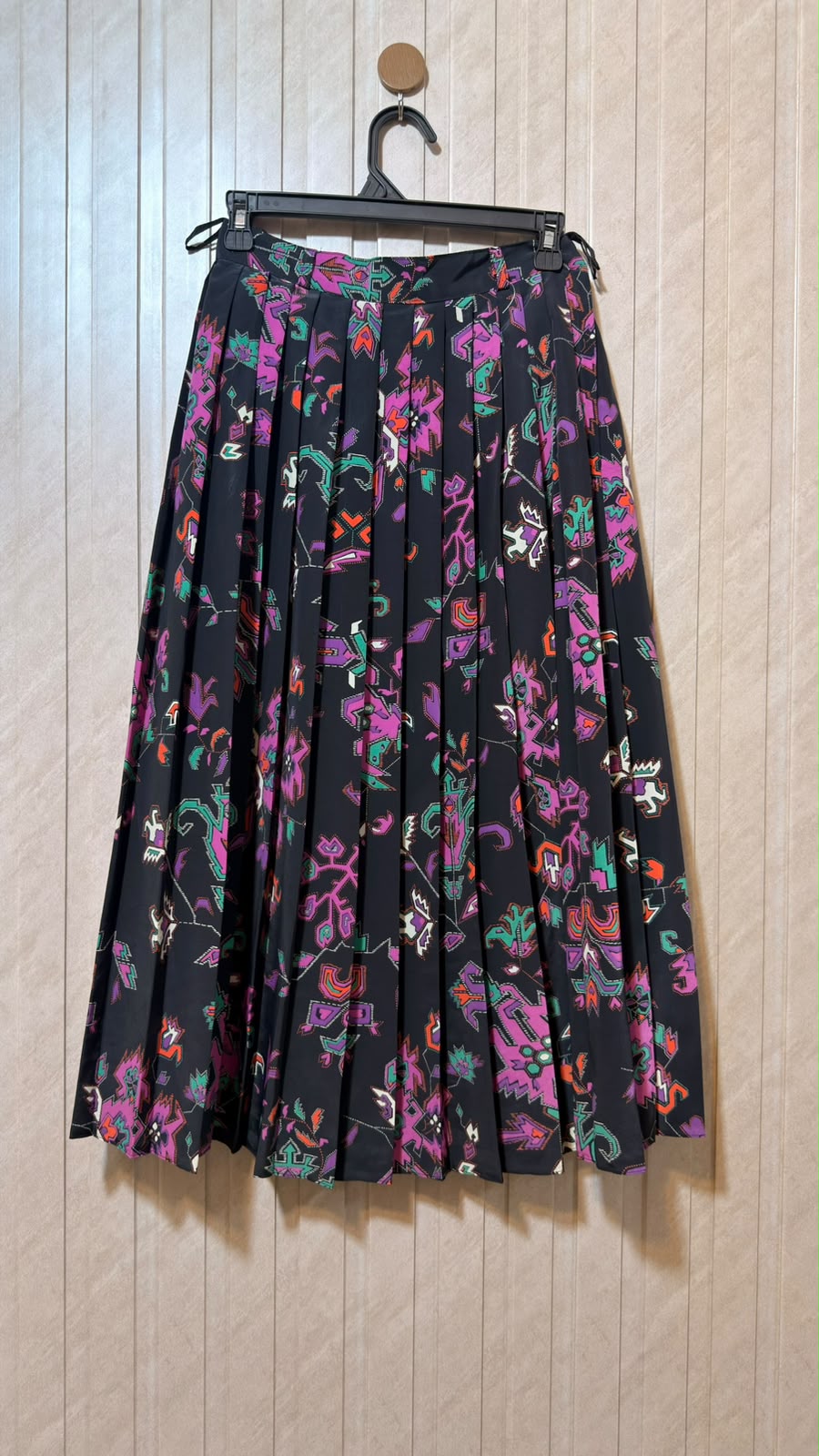 Waist 26  Length 31  Fabric Silk Women’s Statement Skirt