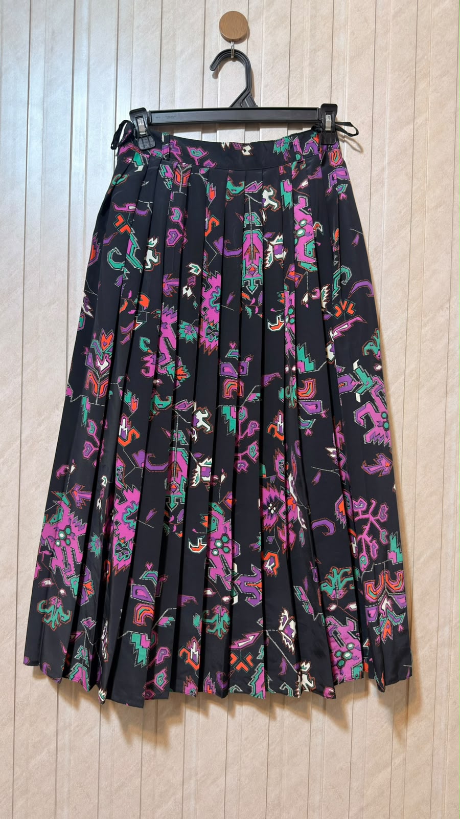 Waist 26  Length 31  Fabric Silk Women’s Statement Skirt