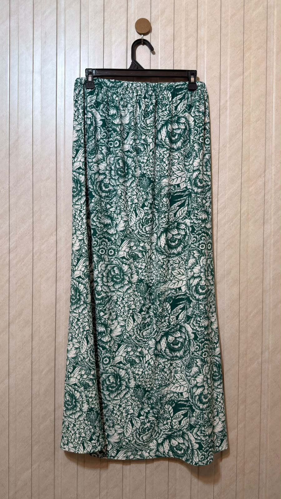 Waist 34  Length 40  Fabric Silk Jersey Women’s Classic Skirt