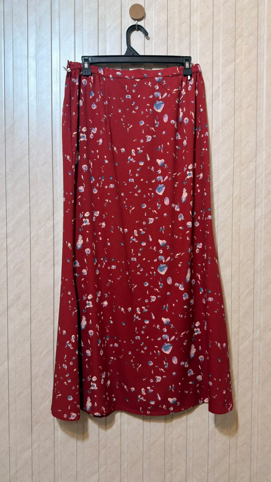 Waist 32  Length 38  Fabric Rayon Women’s Signature Skirt