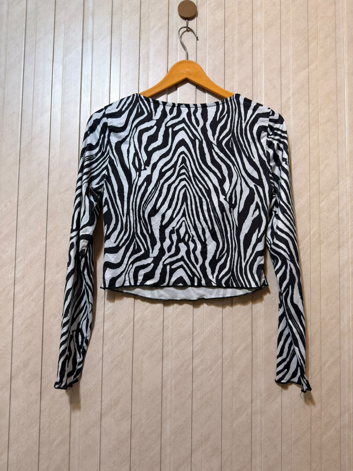 Chest 17  Length 16  Fabric Jersey Women’s Fashionable Crop Top