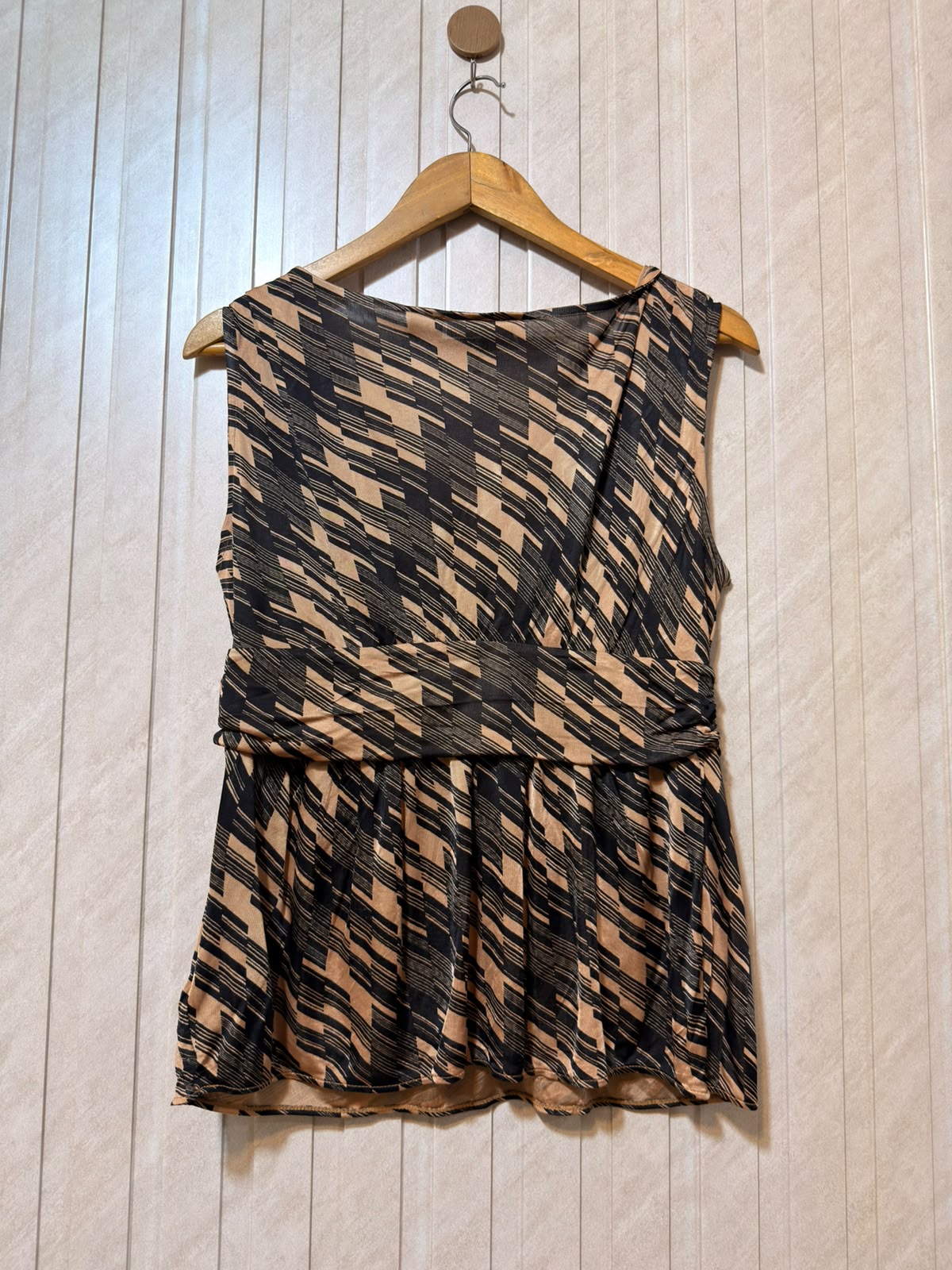 Chest 20  Length 24  Fabric Silk Jersey Women’s Trendy Branded Crop Top