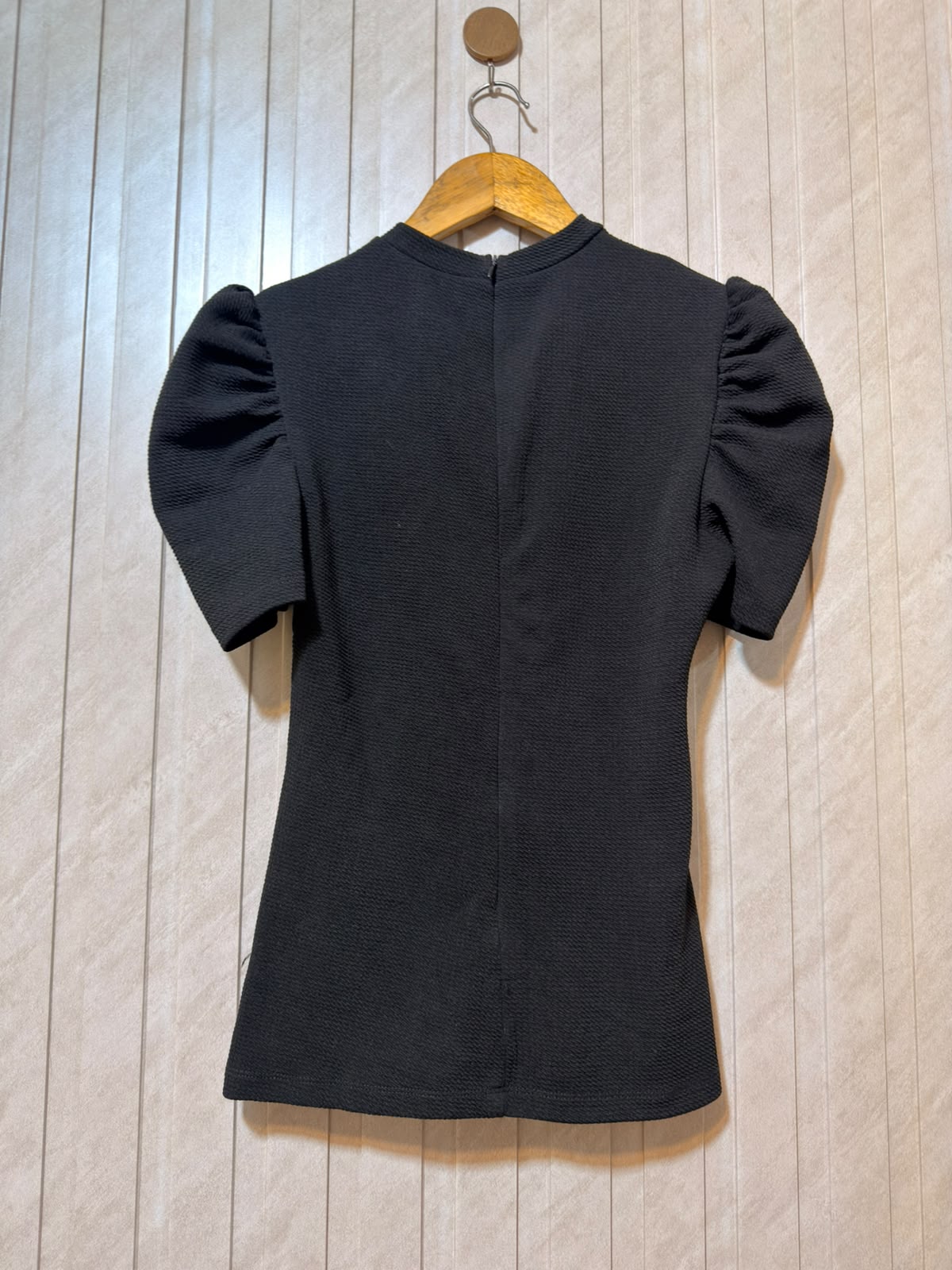 Chest 19  Length18  Fabric Silk Women’s Casual Branded Crop Top