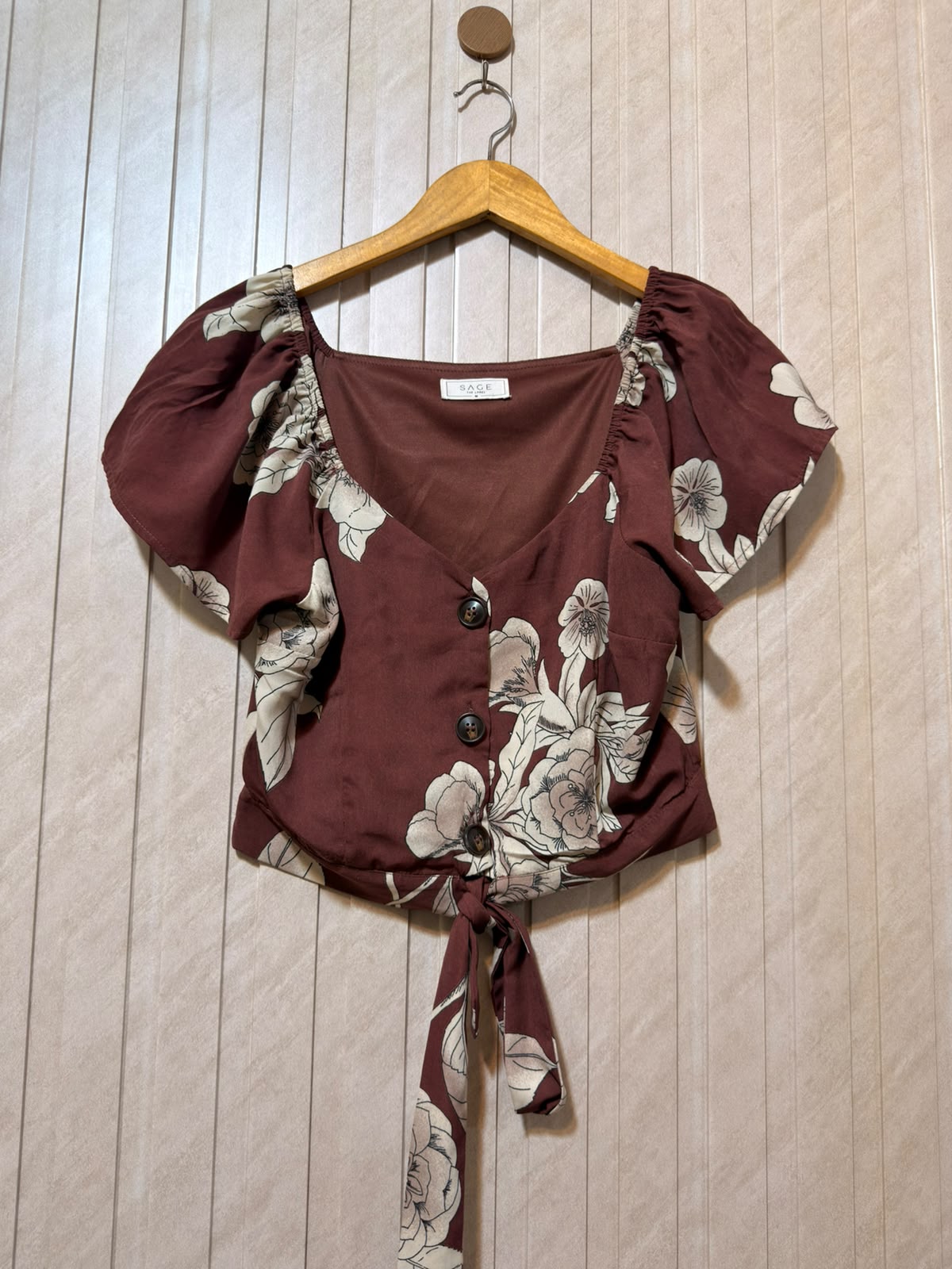 Chest 18  Length 17  Fabric Cotton Silk Women’s Modern Everyday Crop Top