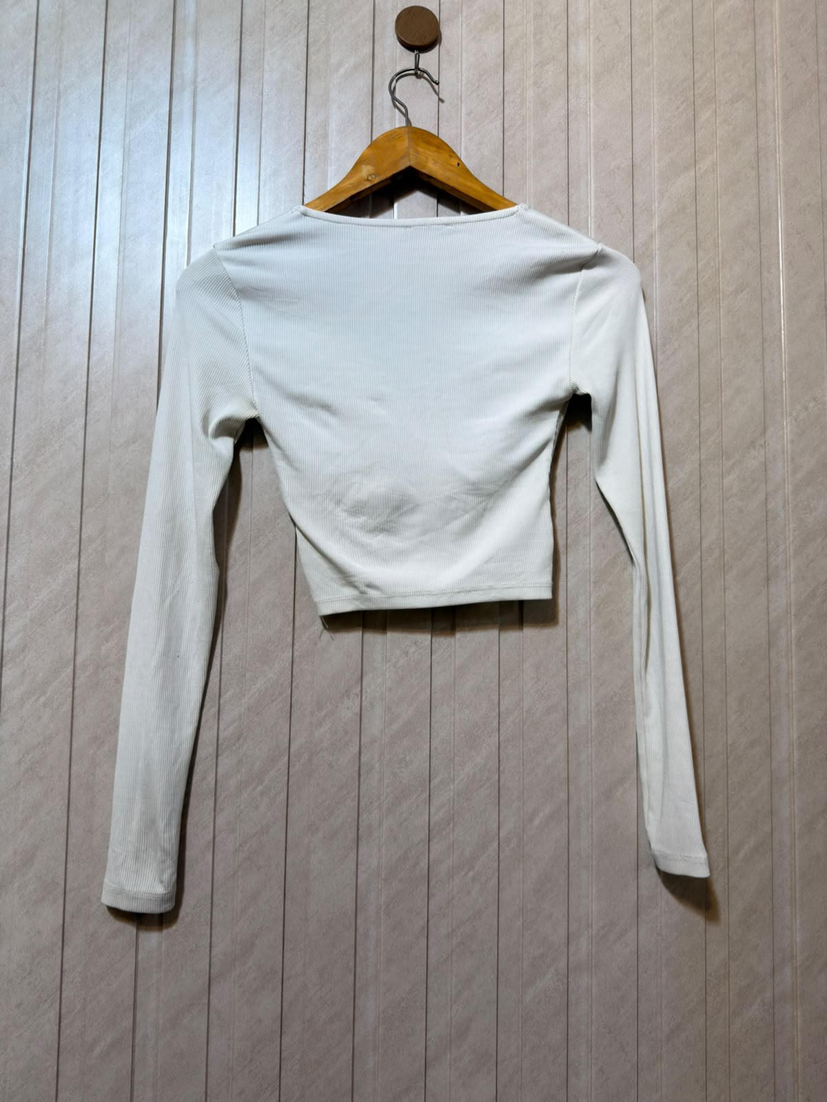 Chest 15  Length 14  Fabric Jersey Women’s Classic Everyday Crop Top