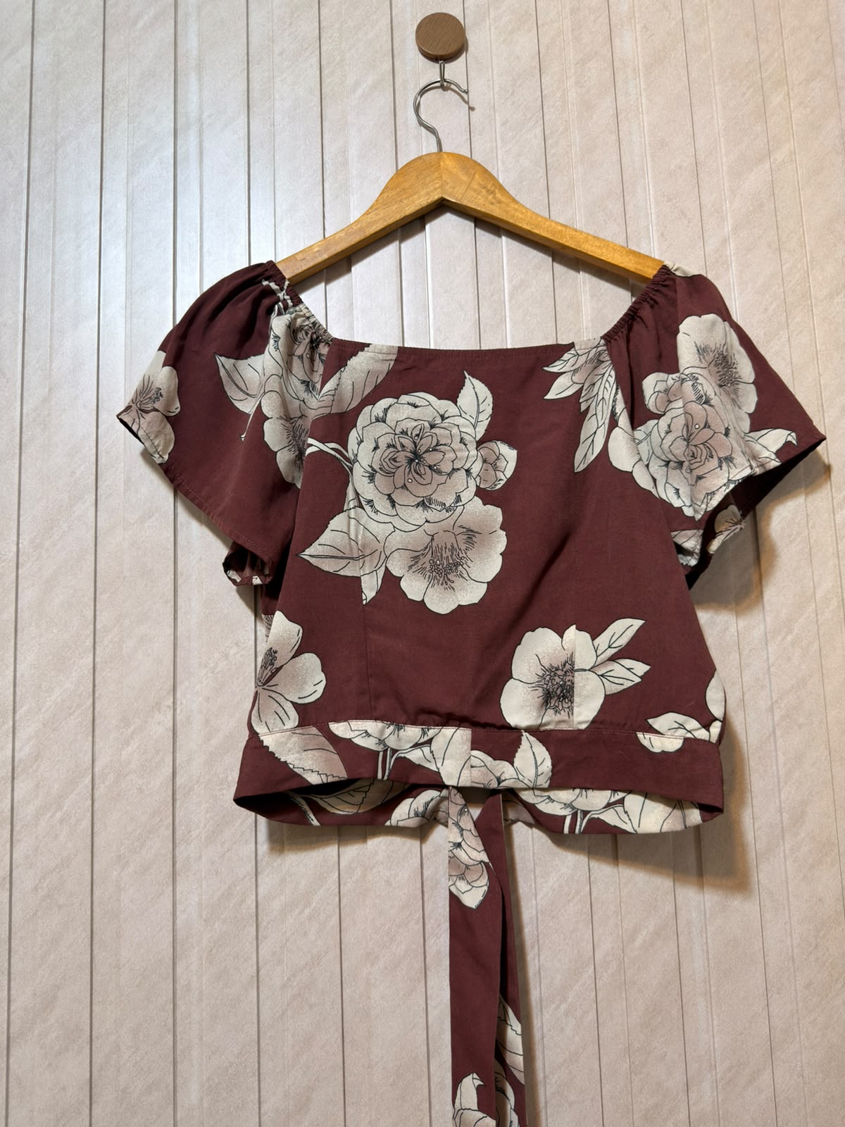 Chest 18  Length 17  Fabric Cotton Silk Women’s Modern Everyday Crop Top