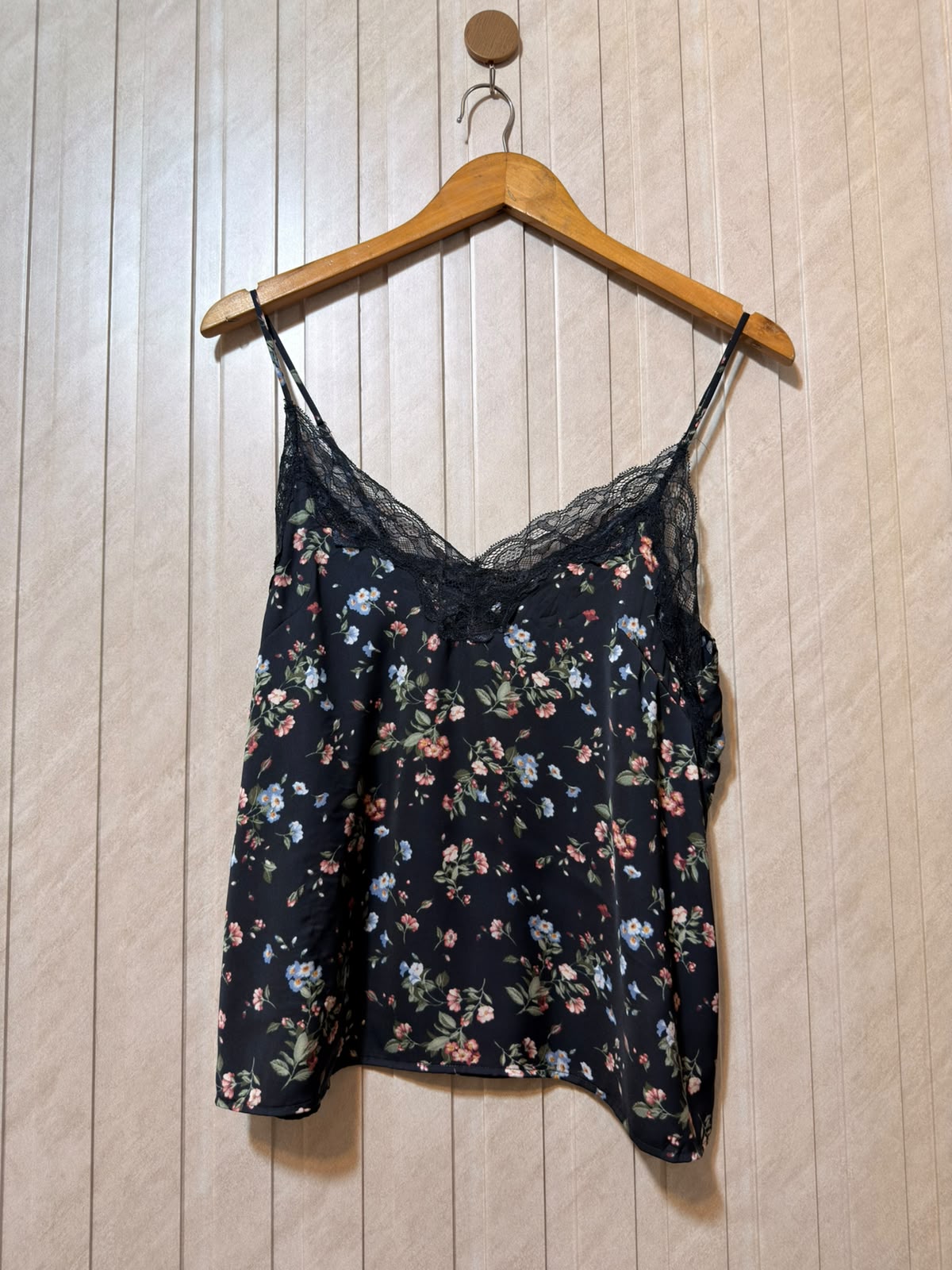 Chest 18  Length 23  Fabric Silk Women’s Modern Crop Top