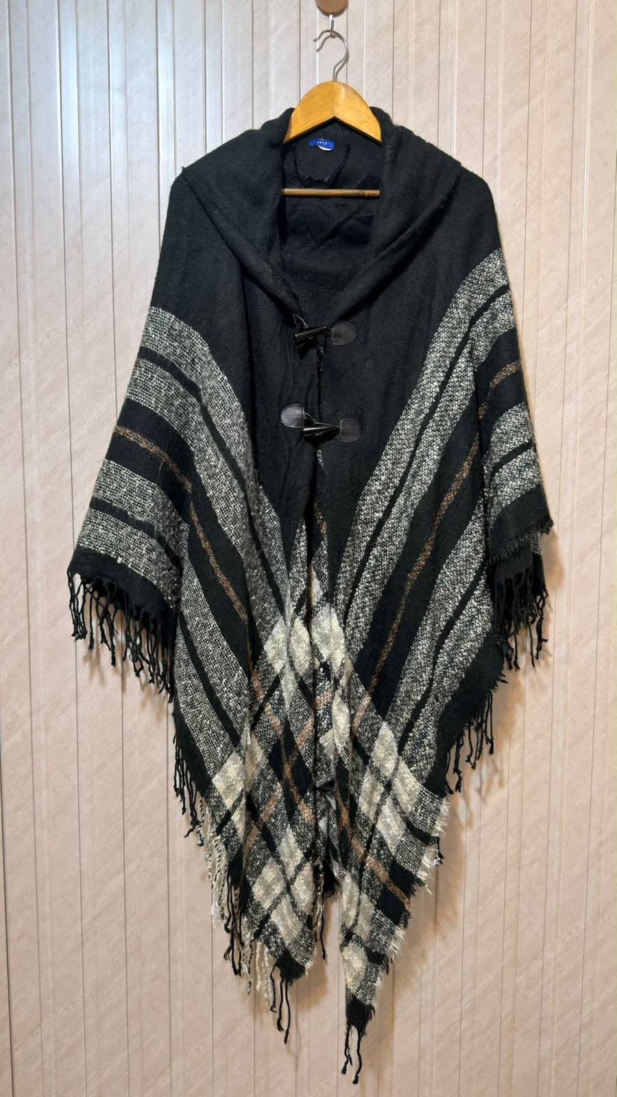 Women's Modern Shawl