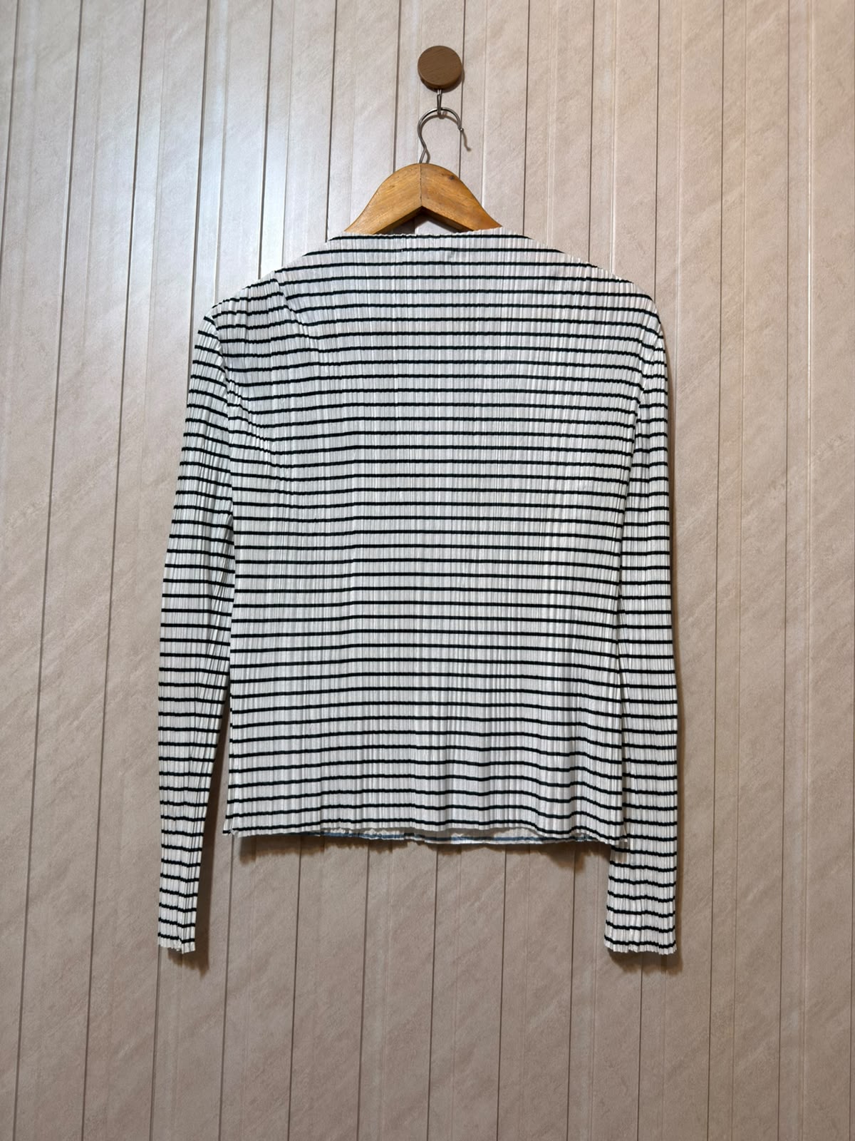 Chest 17  Length 21  Fabric Silk Branded Women’s Full Sleeve Top