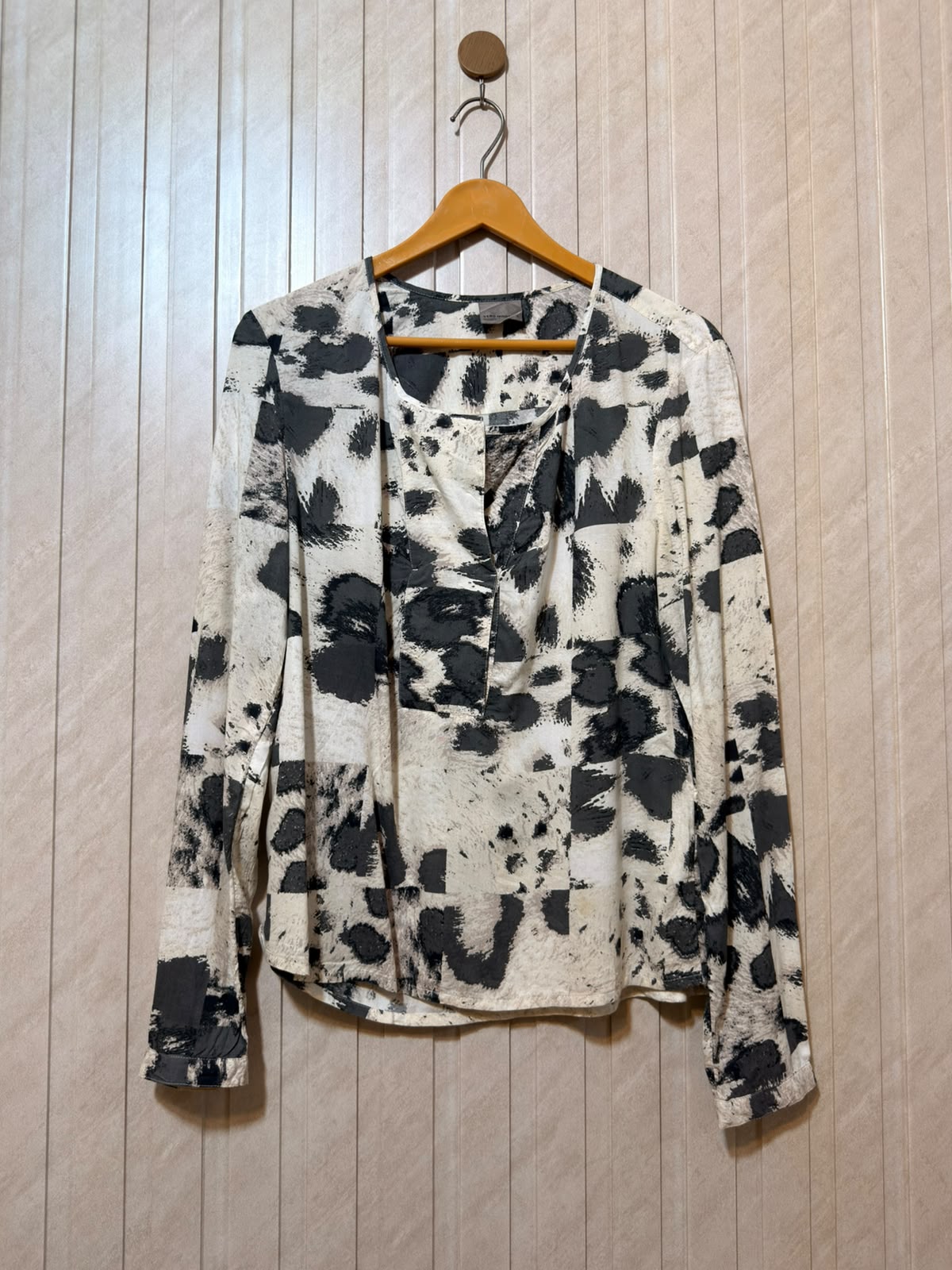 Chest 19  Lenght 24  Fabric linen Elegant Women’s Full Sleeve Top