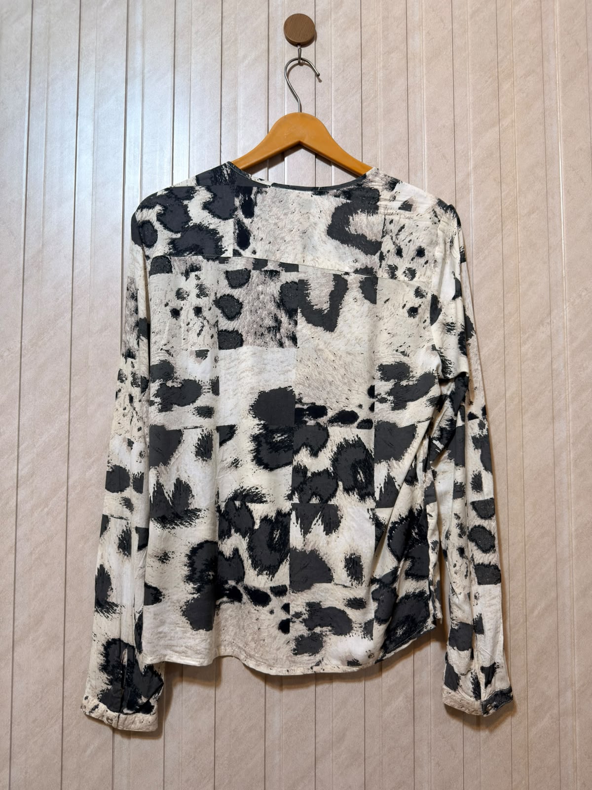 Chest 19  Lenght 24  Fabric linen Elegant Women’s Full Sleeve Top