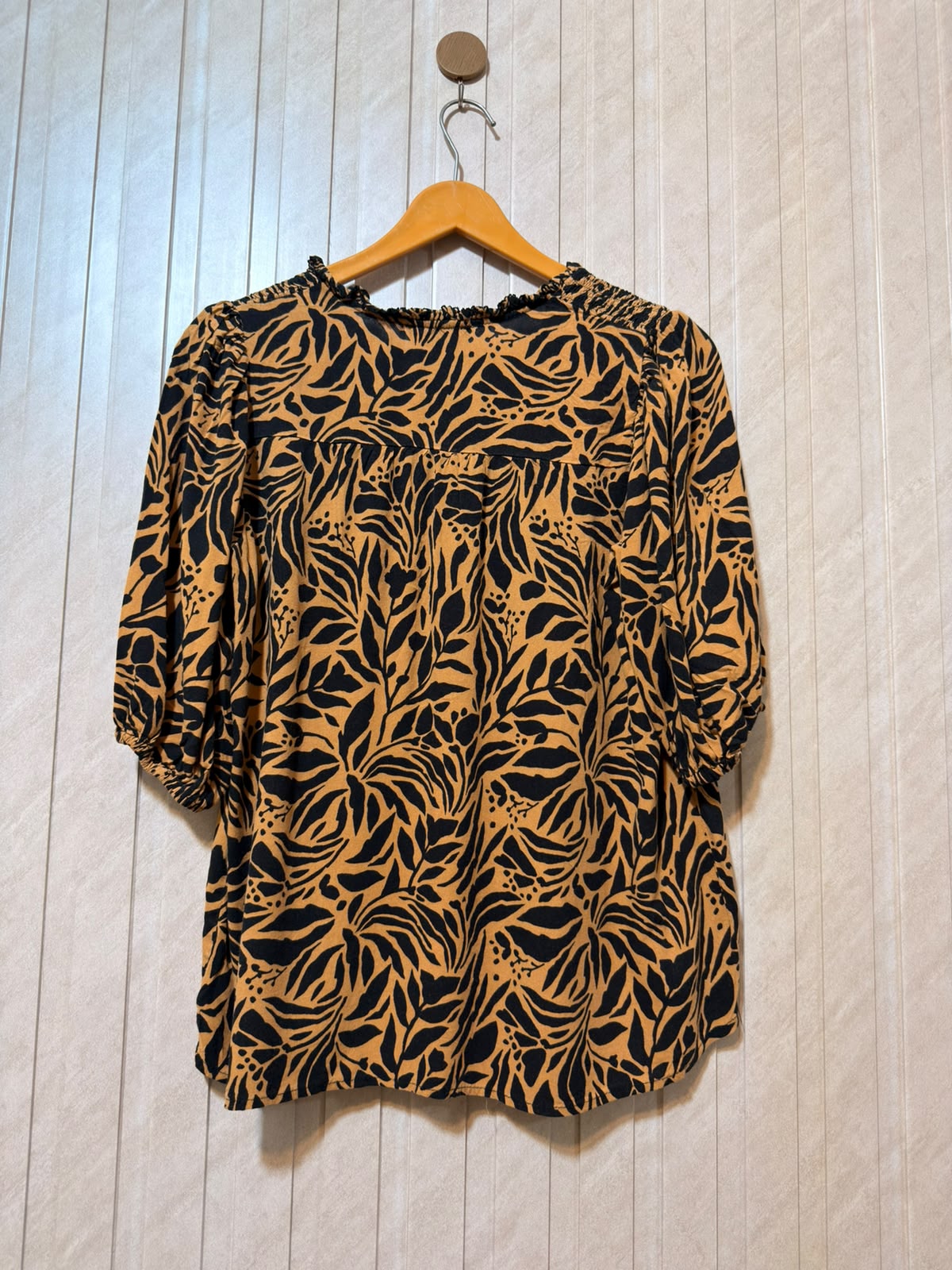 Chest 18  Lenght 23  Fabric linen Fashionable Women’s Half Sleeve Top