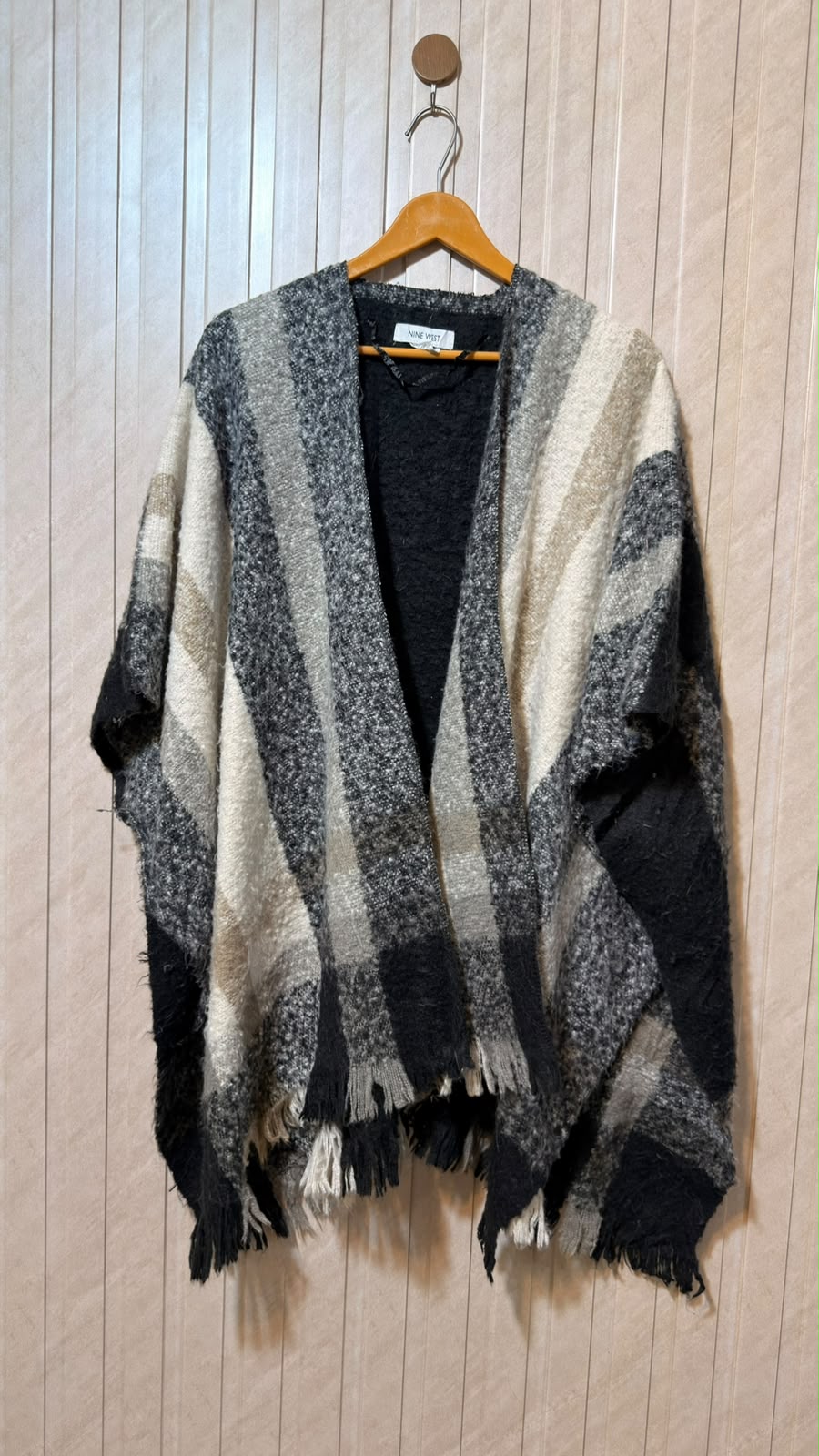 Women’s Sophisticated Shawl
