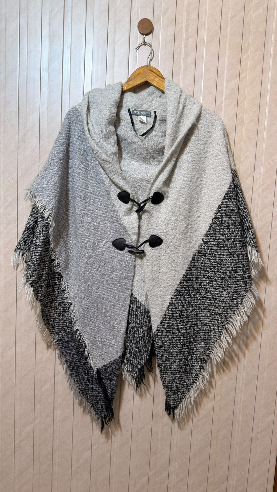 Women’s Minimalist Shawl