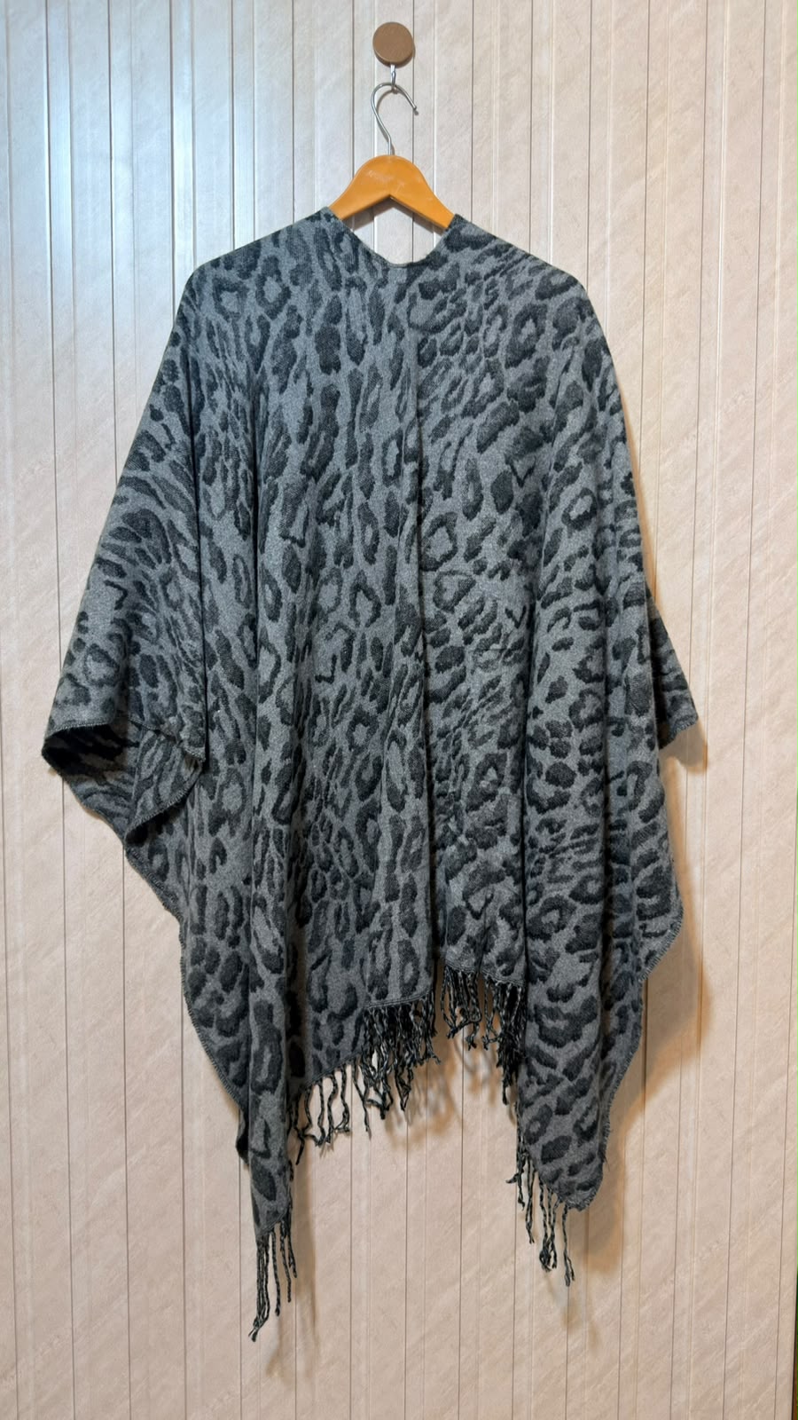 Signature Women’s Shawl