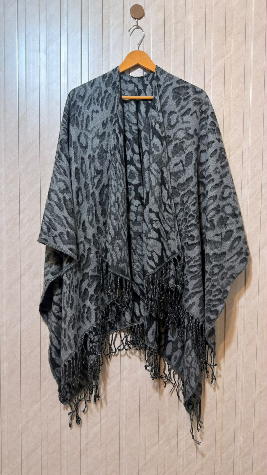 Signature Women’s Shawl