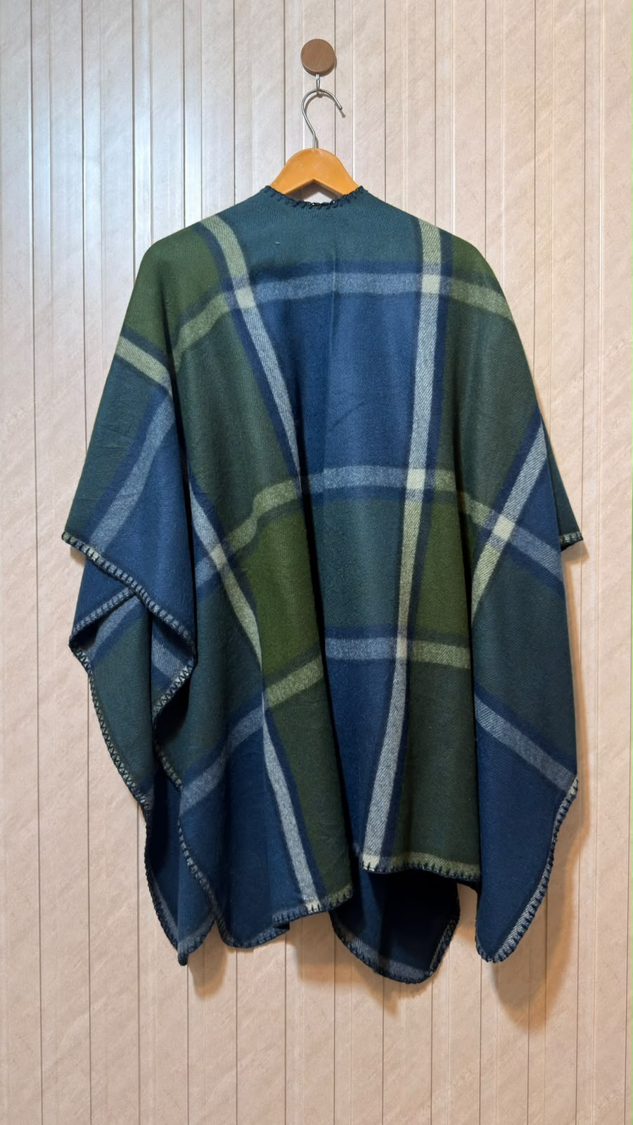 Trendy Women’s Shawl
