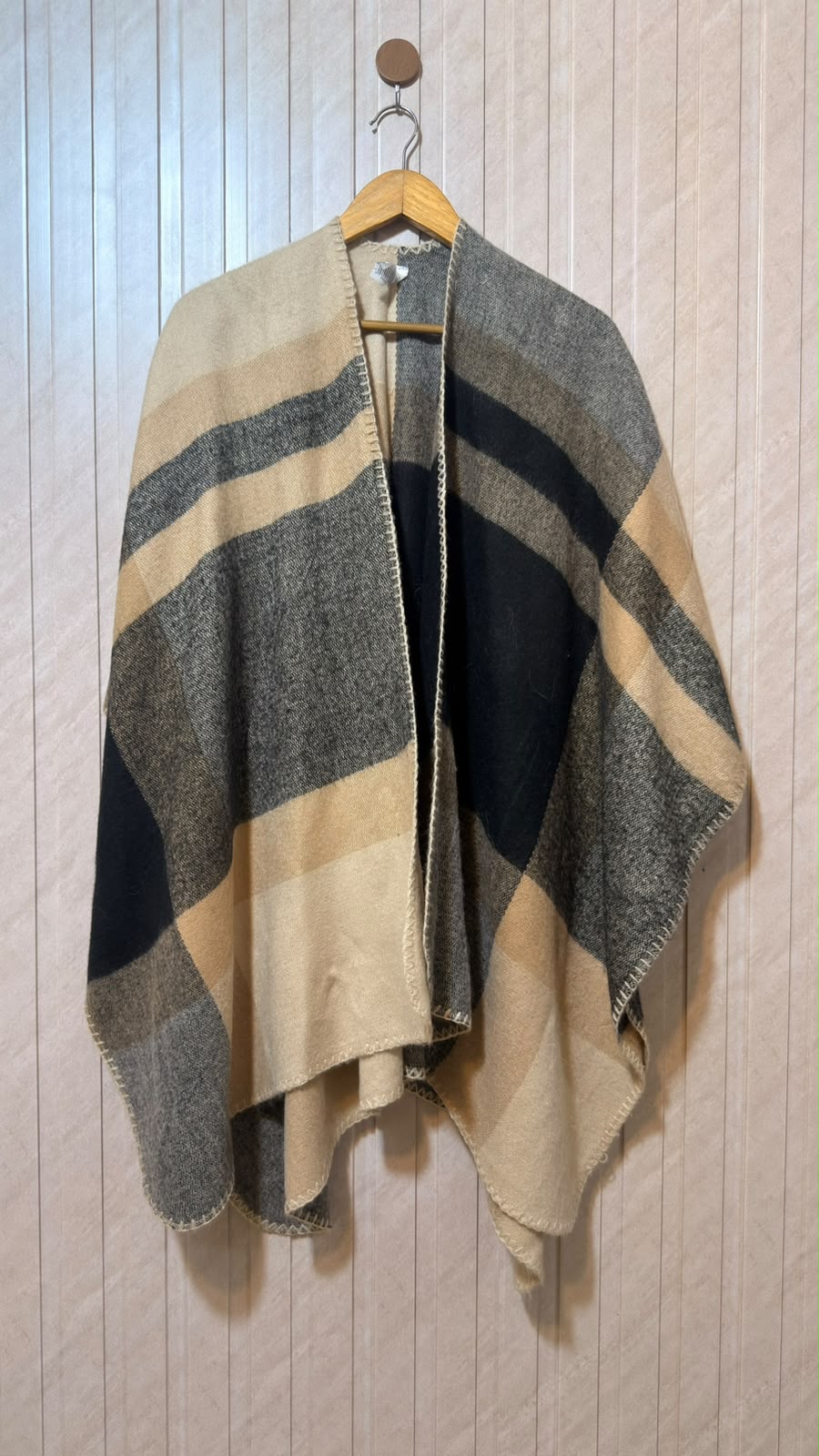 Women’s Exclusive Shawl Collection