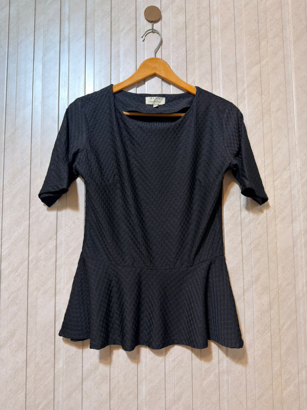 Chest 19  Lenght 22  Fabric silk jersey Signature Women’s Crop Top