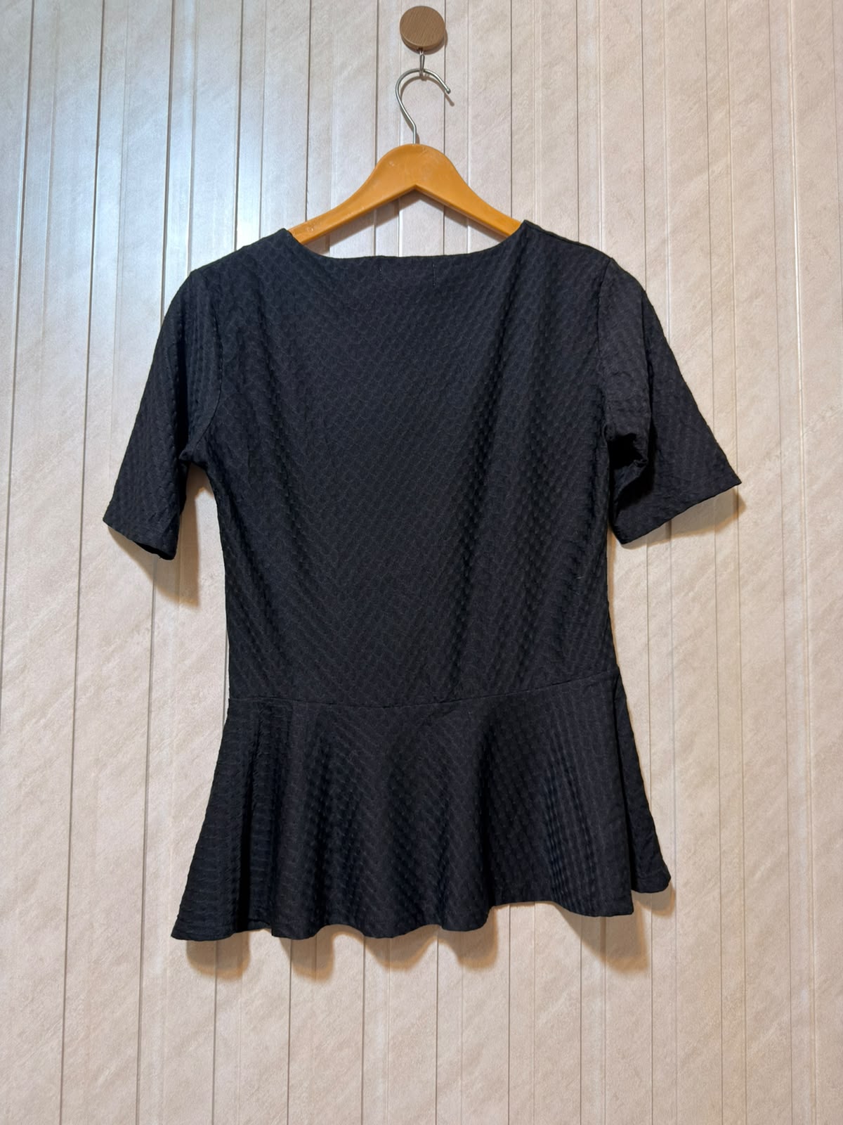 Chest 19  Lenght 22  Fabric silk jersey Signature Women’s Crop Top