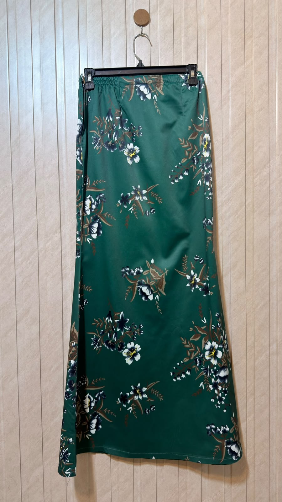 Waist 26  Lenght 40  Fabric silk Fashionable Women’s Skirt