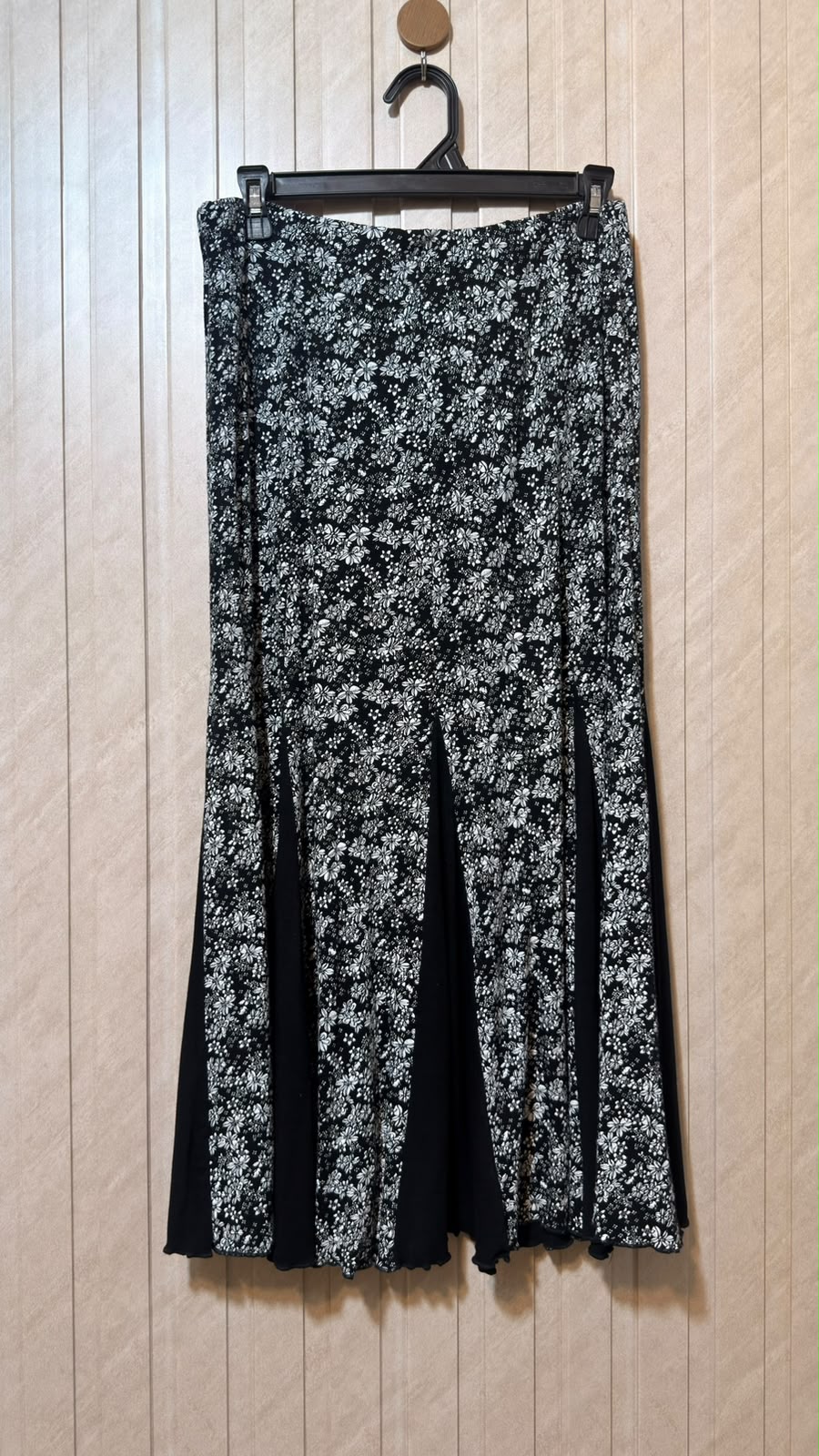 Waist 38  Lenght 32  Fabric silk jersey Modern Women’s Skirt