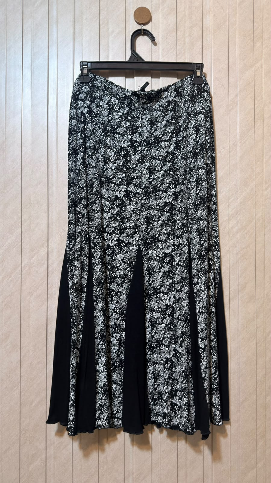 Waist 38  Lenght 32  Fabric silk jersey Modern Women’s Skirt