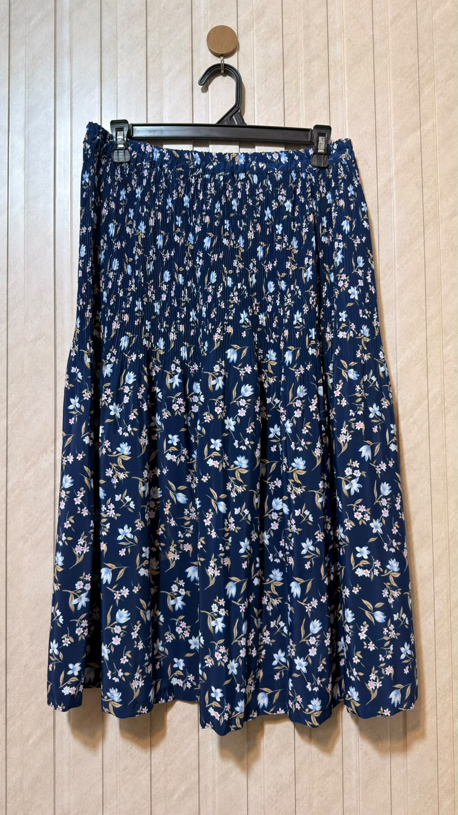 Waist 26  Lenght 29  Fabric silk Luxury Women’s Skirt